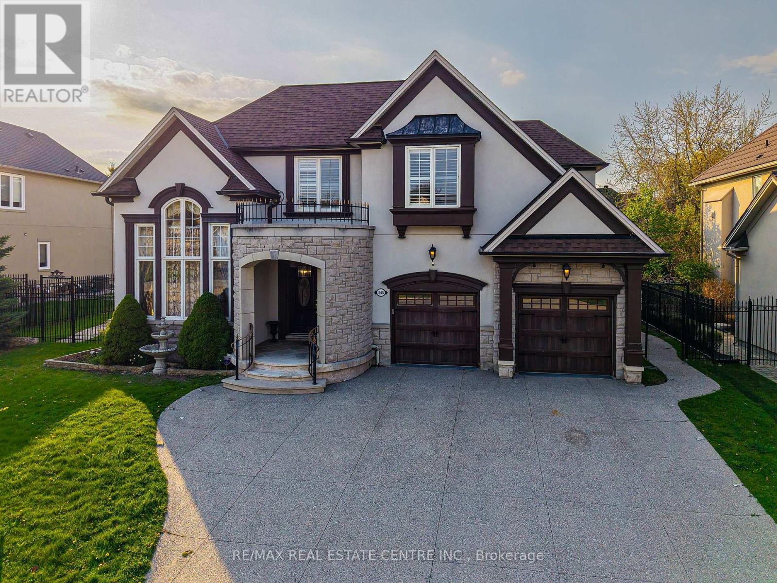 645 Cranleigh Court, Mississauga, Ontario  L5H 4L4 - Photo 1 - W13781826
