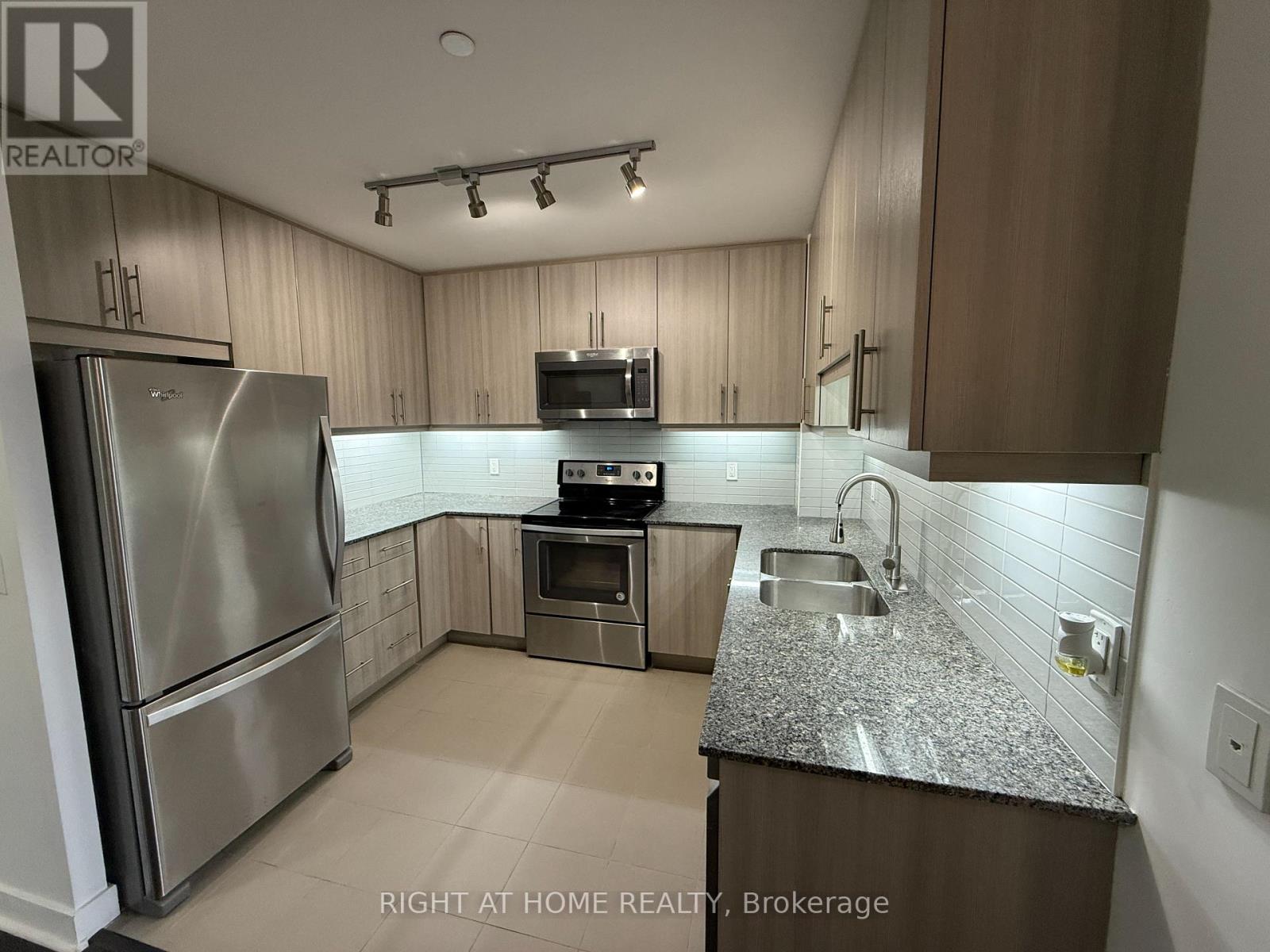 3975 Grand Park Drive, Mississauga, Ontario  L5B 0K4 - Photo 12 - W13781860