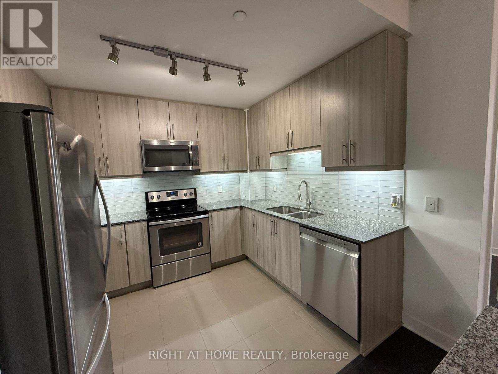 3975 Grand Park Drive, Mississauga, Ontario  L5B 0K4 - Photo 13 - W13781860