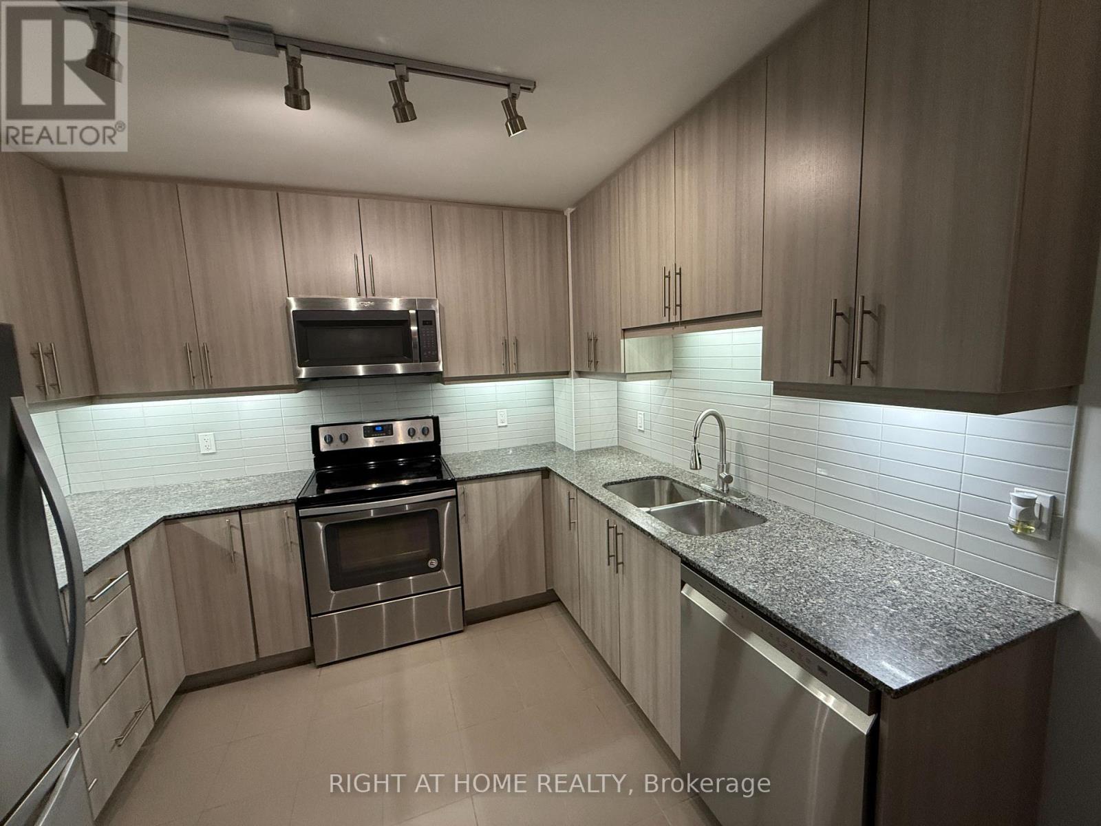 3975 Grand Park Drive, Mississauga, Ontario  L5B 0K4 - Photo 14 - W13781860