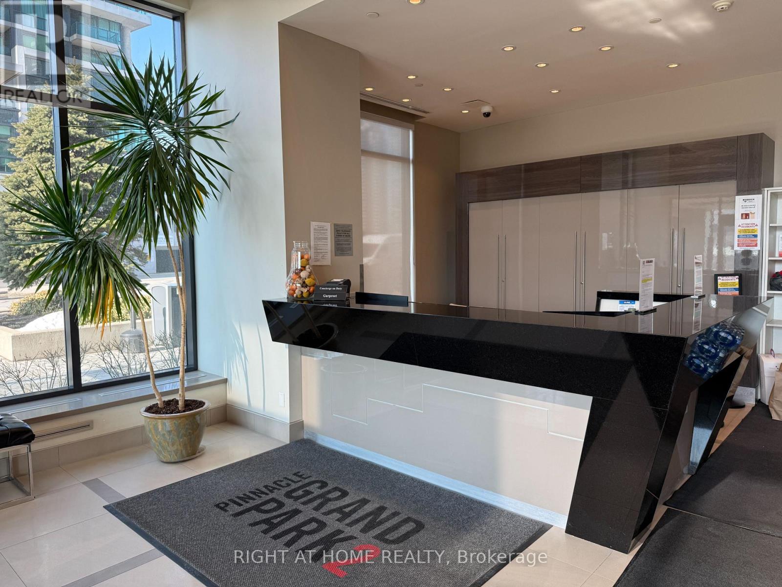 3975 Grand Park Drive, Mississauga, Ontario  L5B 0K4 - Photo 3 - W13781860