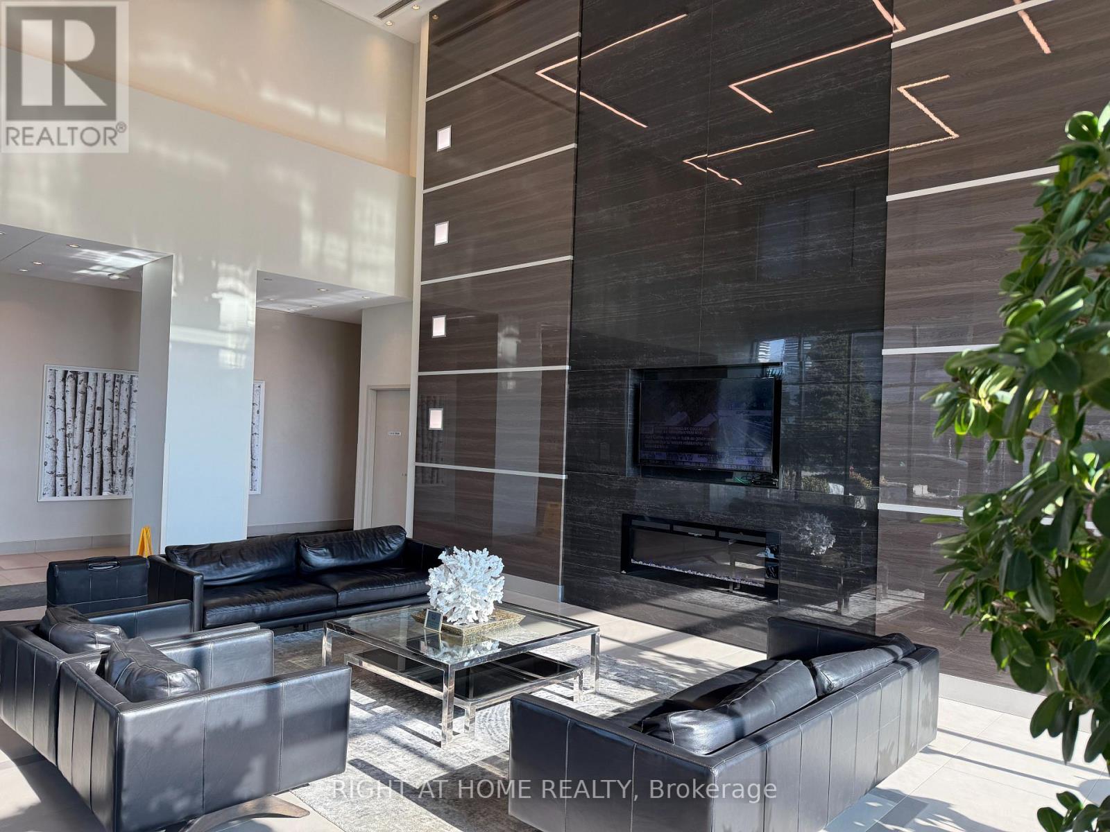 3975 Grand Park Drive, Mississauga, Ontario  L5B 0K4 - Photo 4 - W13781860