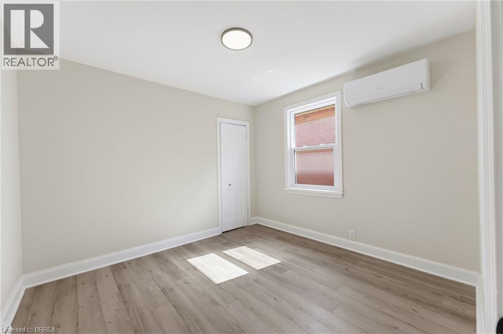 52 Burwell Street, Brantford, Ontario  N3T 4T7 - Photo 7 - 40858741