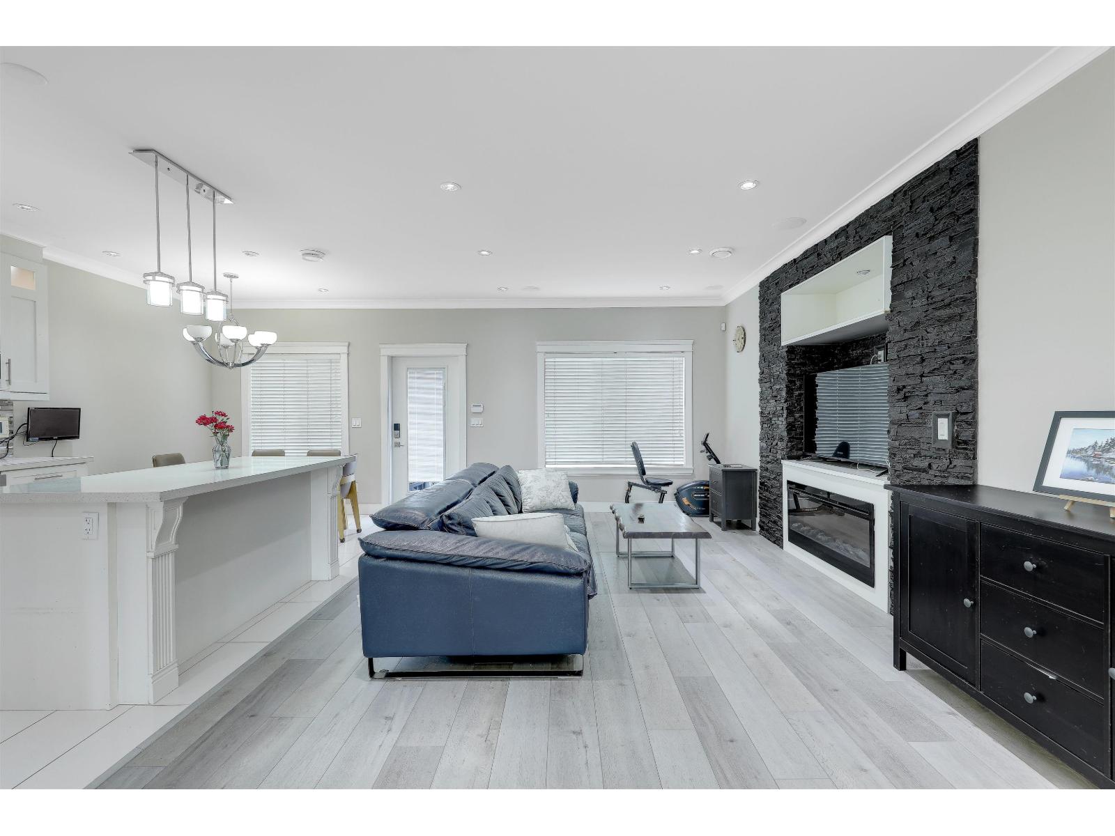 21001 77 Avenue, Langley, British Columbia  V2Y 0L1 - Photo 2 - R3165034
