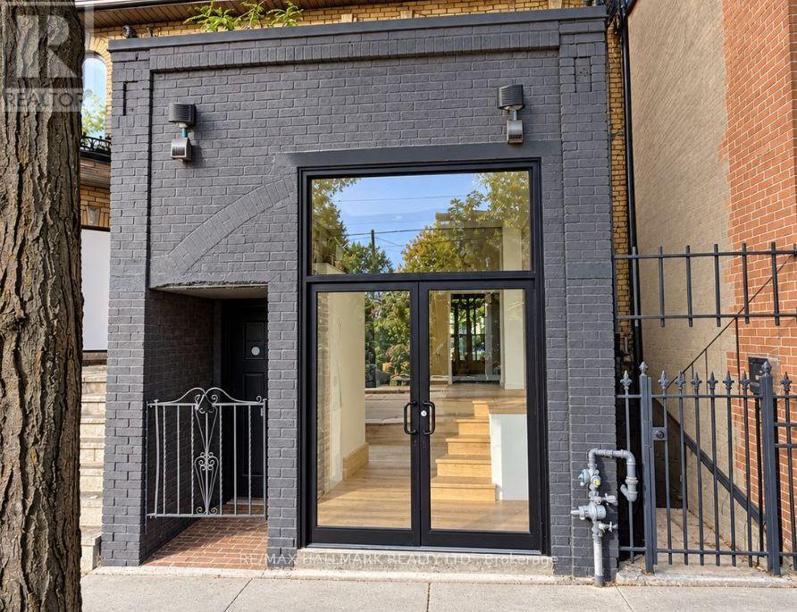 Main & 1/2 Bsmt - 440 Parliament Street, Toronto, Ontario  M5A 3A2 - Photo 3 - C13780484
