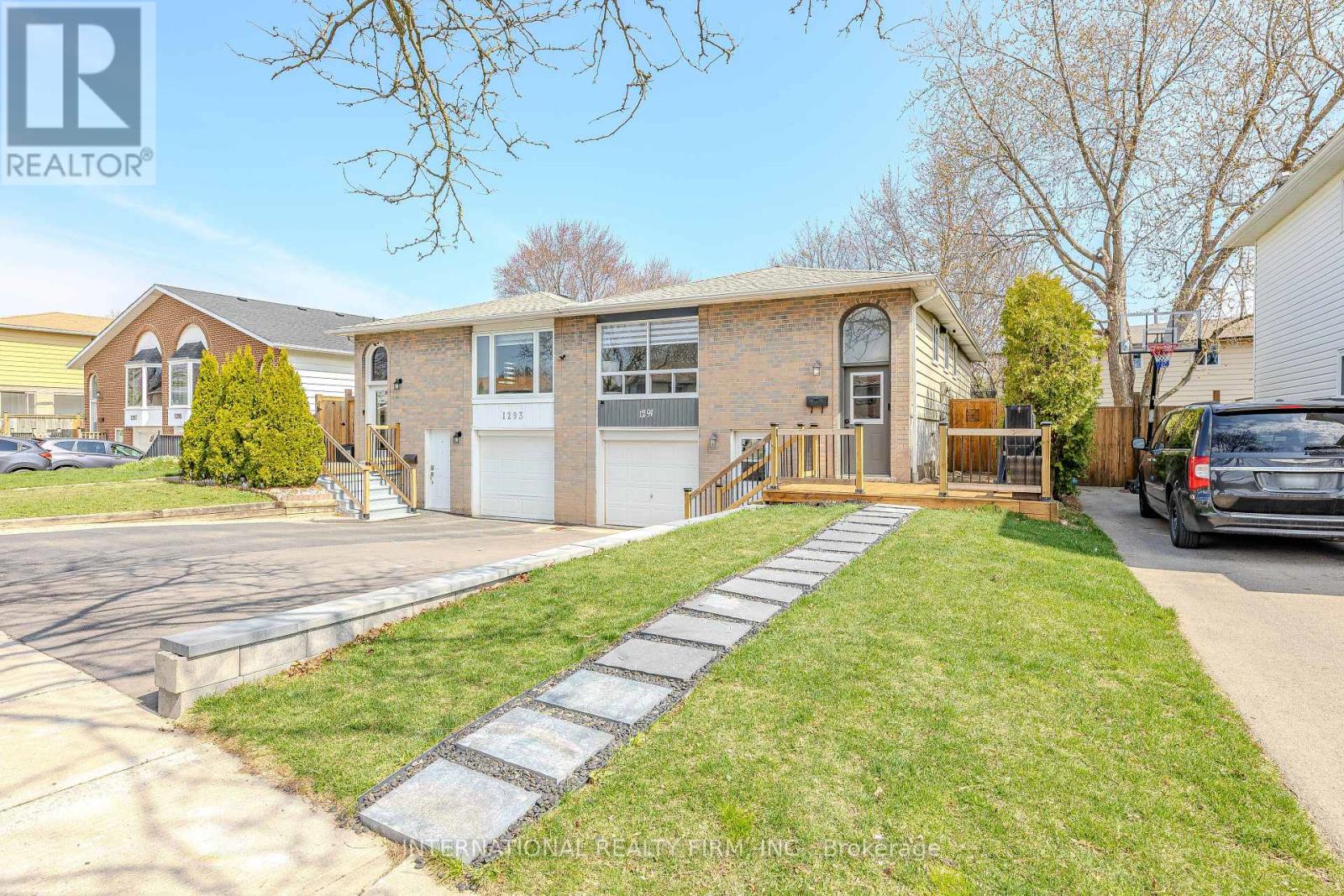 1291 Consort Crescent, Burlington, Ontario  L7M 1J8 - Photo 4 - W13781908