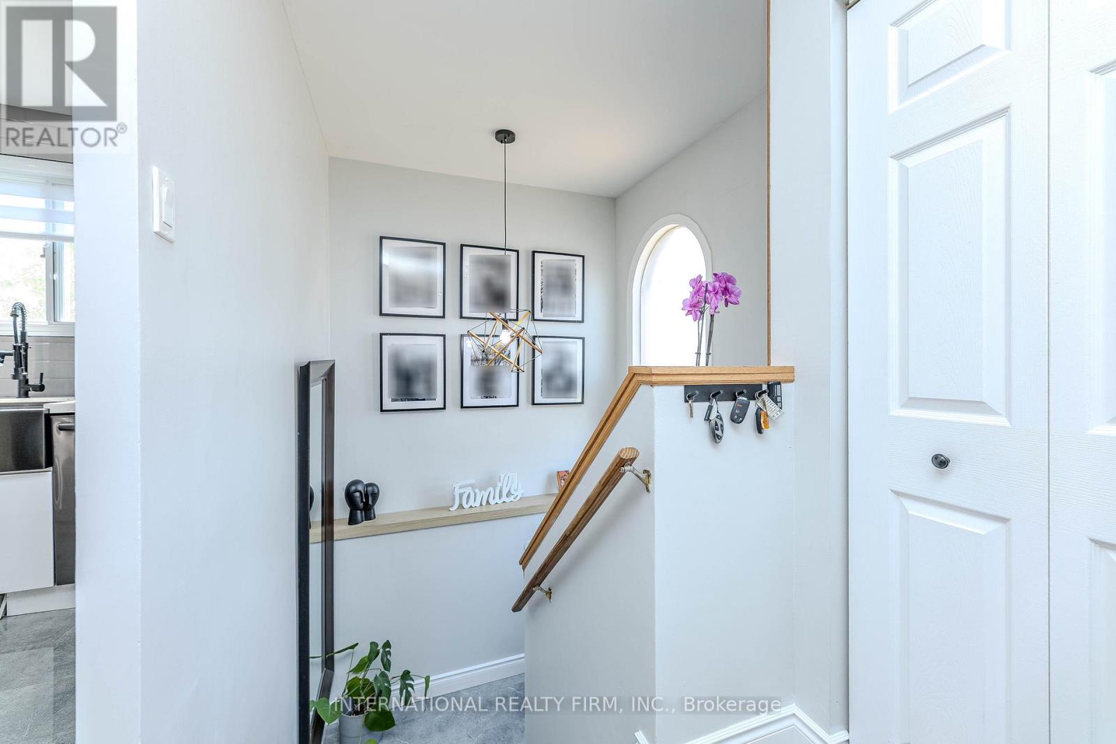 1291 Consort Crescent, Burlington, Ontario  L7M 1J8 - Photo 7 - W13781908