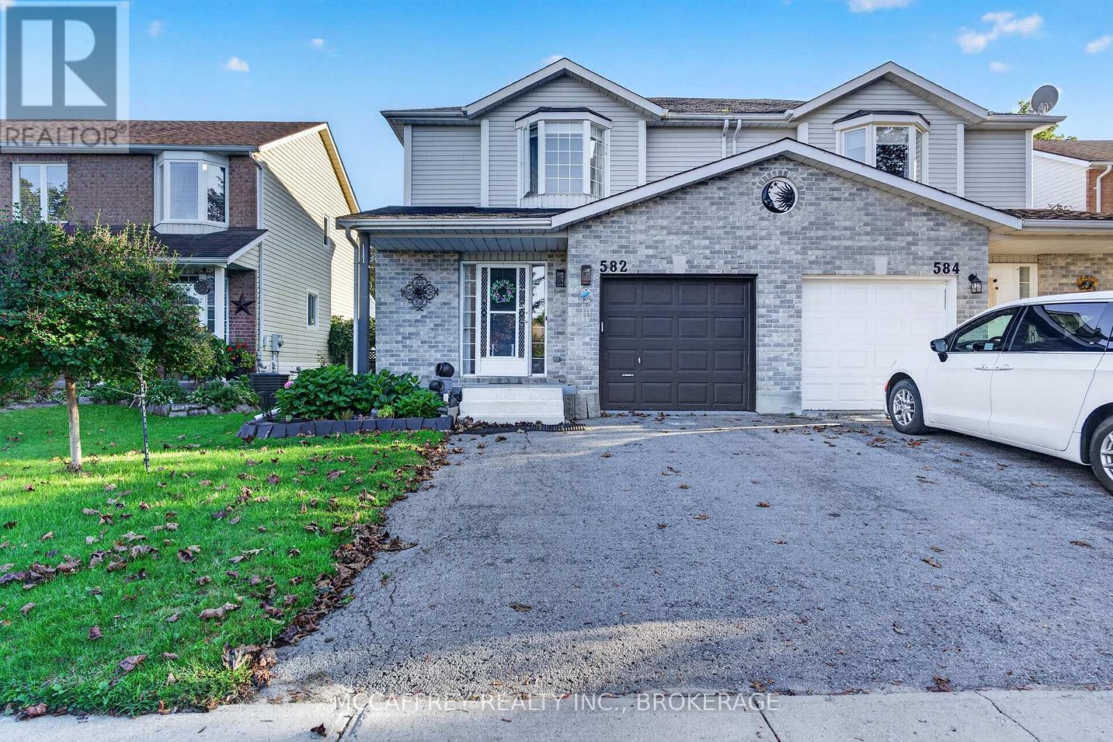 582 Barnsley Crescent, Kingston, Ontario