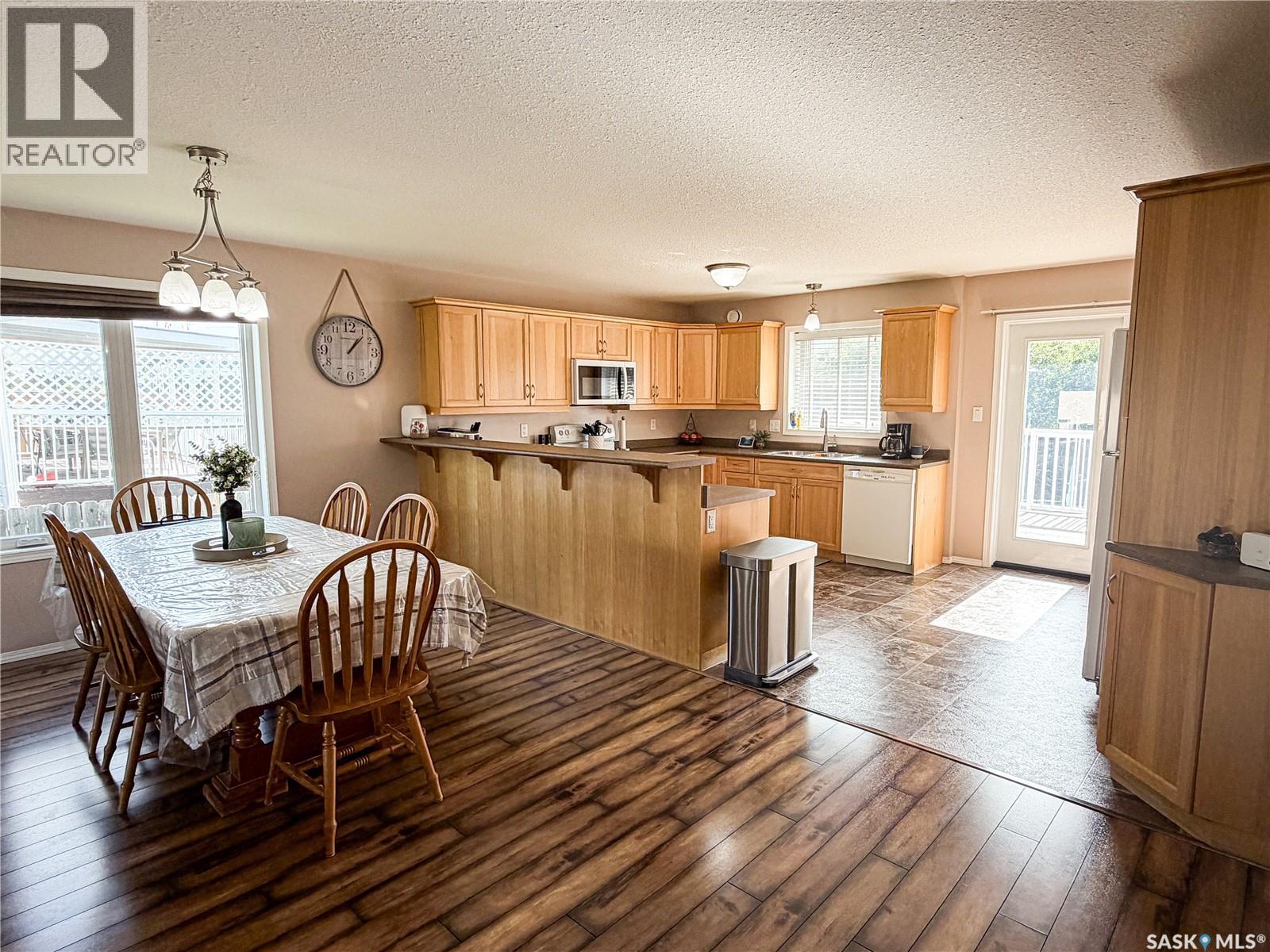 604 7th Avenue W, Meadow Lake, Saskatchewan  S9X 1B1 - Photo 3 - SK048321