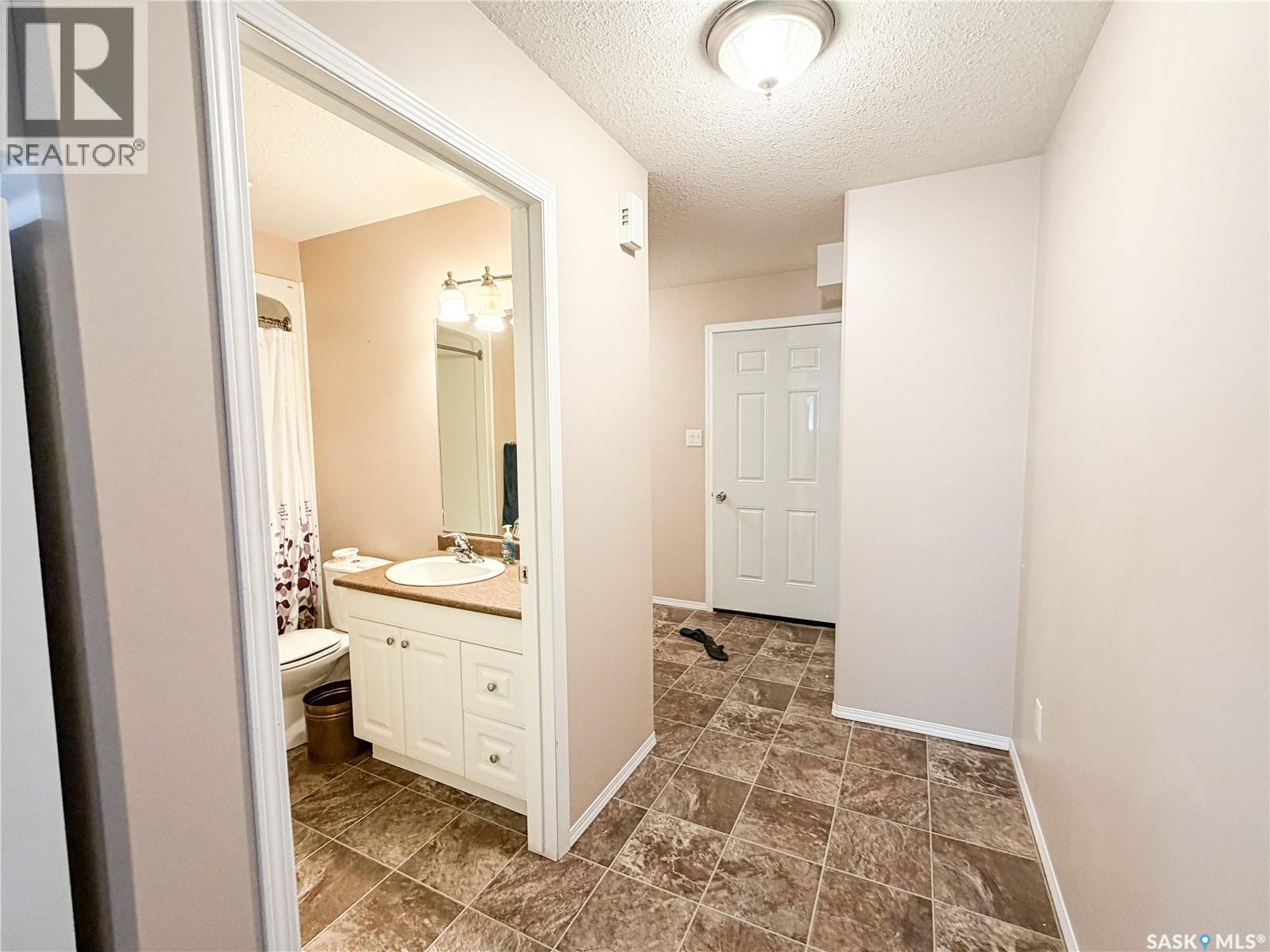 604 7th Avenue W, Meadow Lake, Saskatchewan  S9X 1B1 - Photo 36 - SK048321