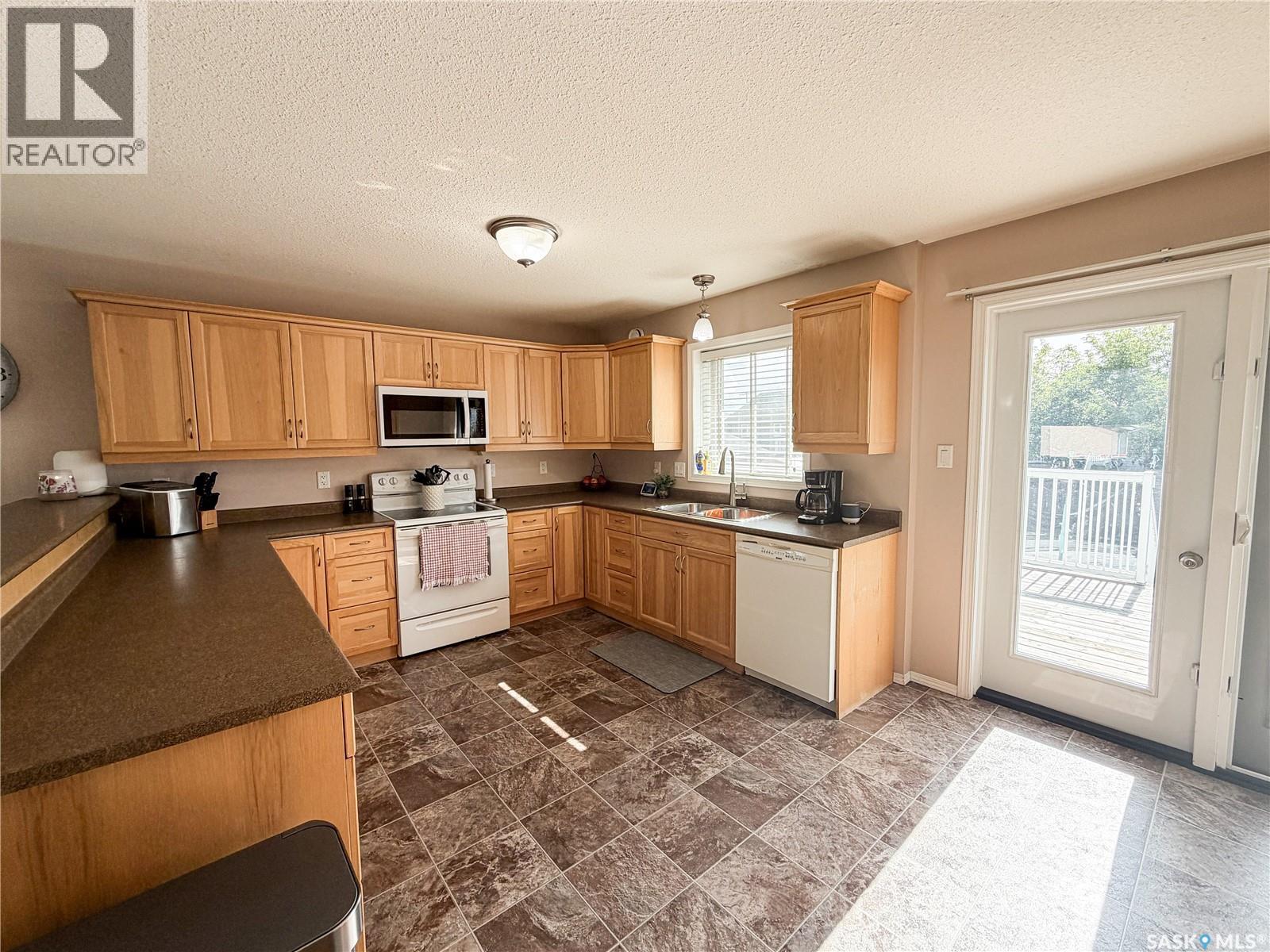 604 7th Avenue W, Meadow Lake, Saskatchewan  S9X 1B1 - Photo 4 - SK048321