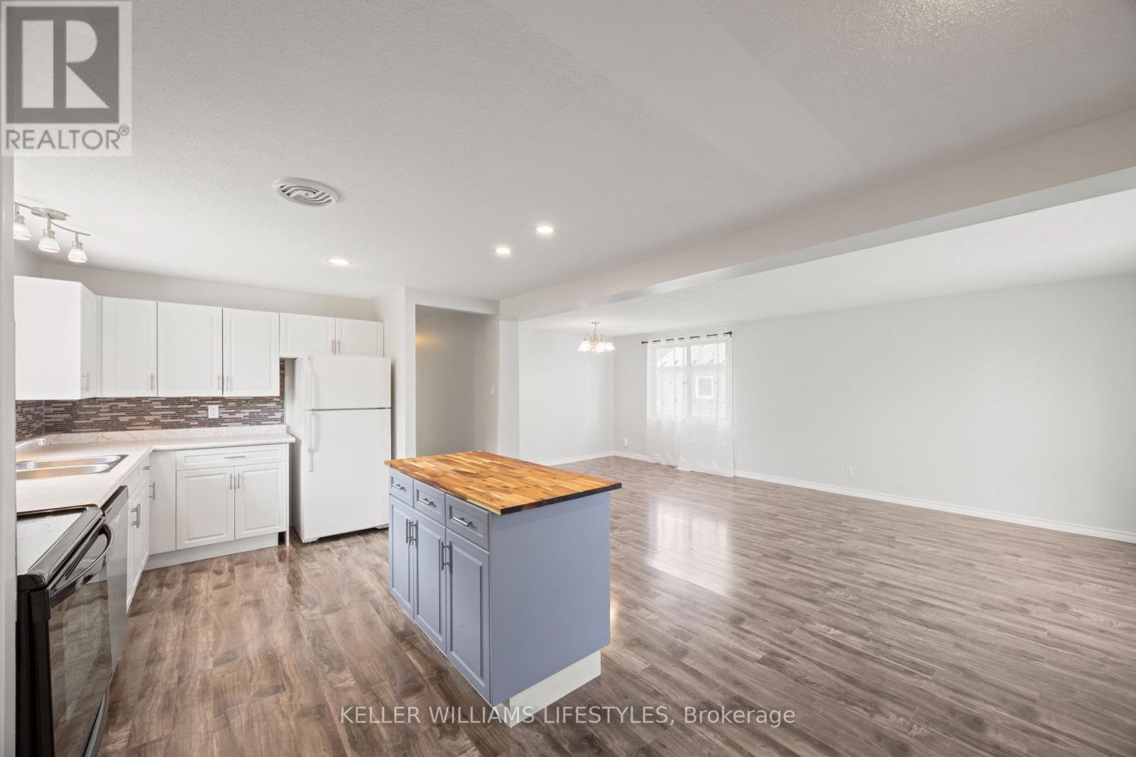 131 Prince Street, North Middlesex, Ontario  N0M 2K0 - Photo 6 - X13781982