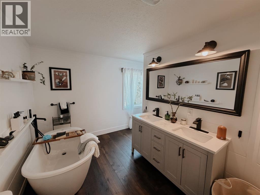1101 6 Street SW, Sundre, Alberta  T0M 1X0 - Photo 39 - A2327643