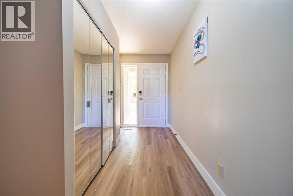 22 Point Mckay Court Nw, Calgary, Alberta  T3B 5B7 - Photo 3 - A2343066