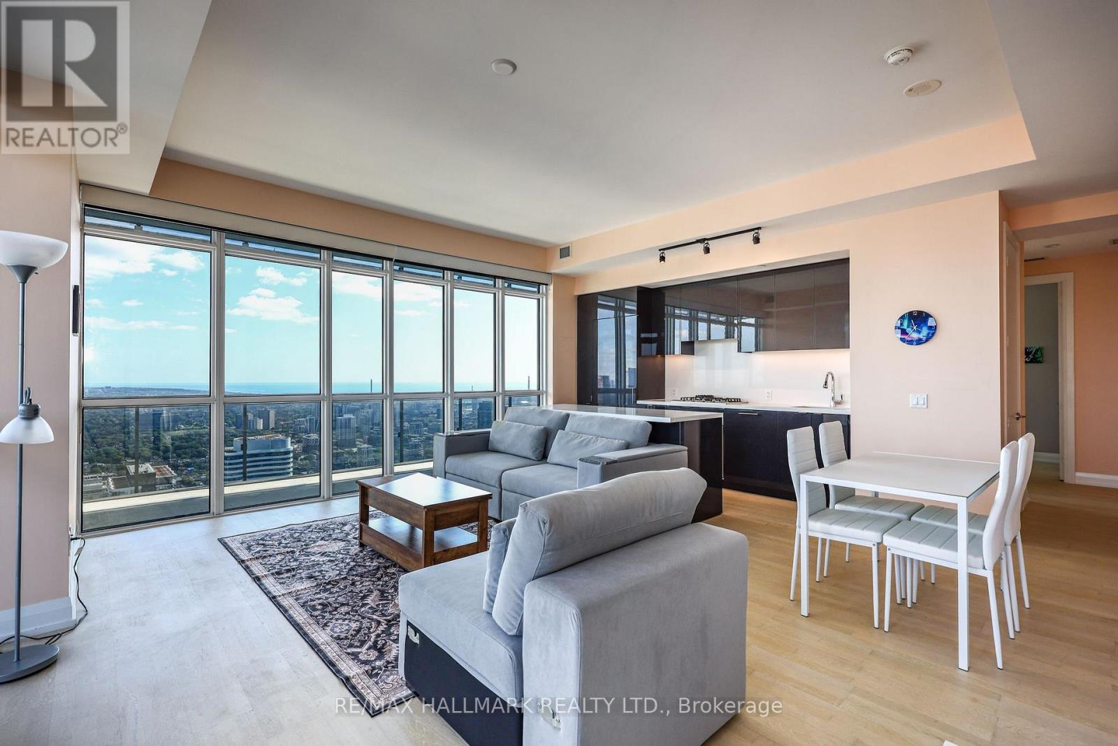 6005 - 7 Grenville Street, Toronto, Ontario  M4Y 0E9 - Photo 1 - C13782024