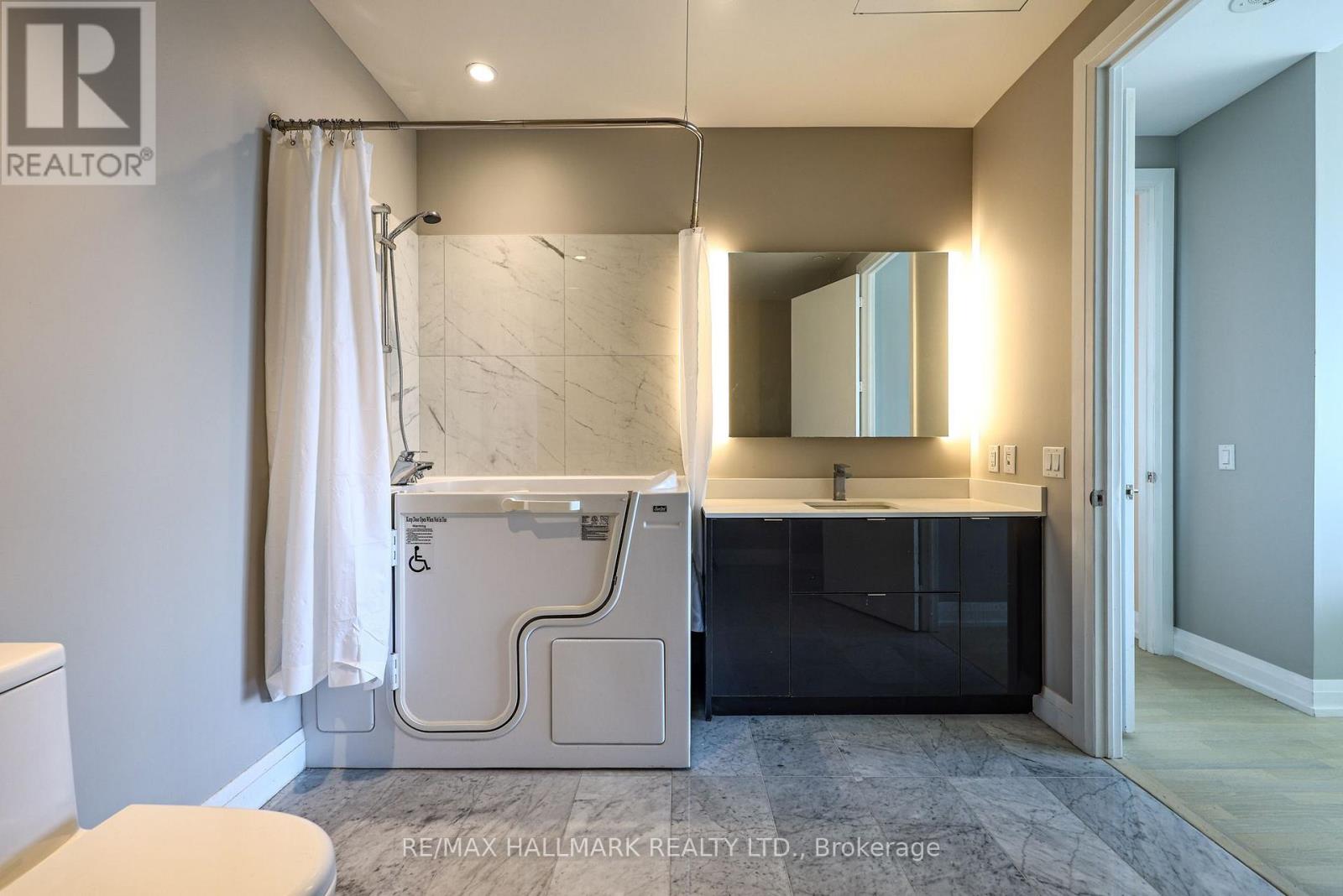6005 - 7 Grenville Street, Toronto, Ontario  M4Y 0E9 - Photo 31 - C13782024