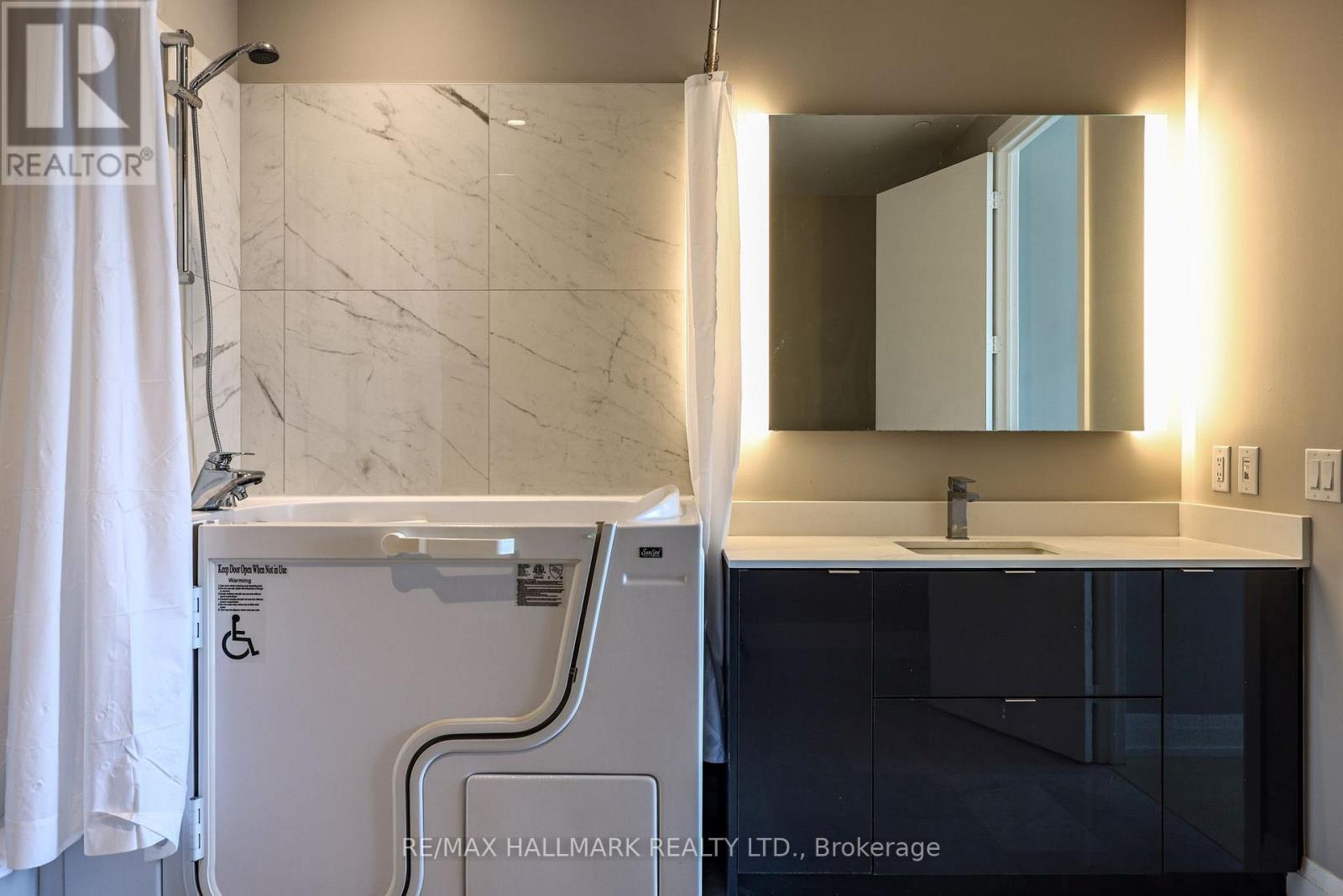 6005 - 7 Grenville Street, Toronto, Ontario  M4Y 0E9 - Photo 32 - C13782024