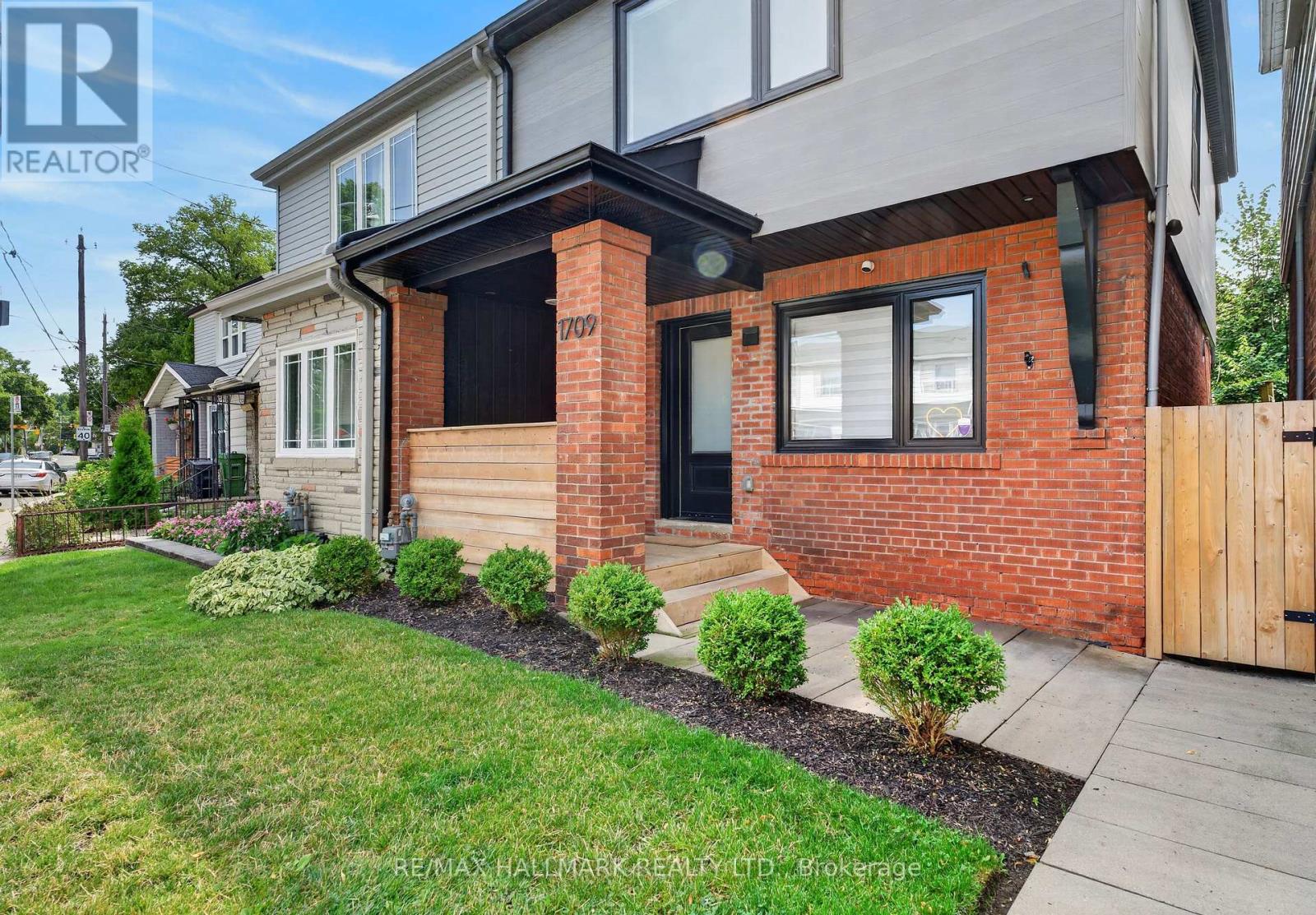 1709 Dundas Street E, Toronto, Ontario  M4L 1L7 - Photo 2 - E13781926