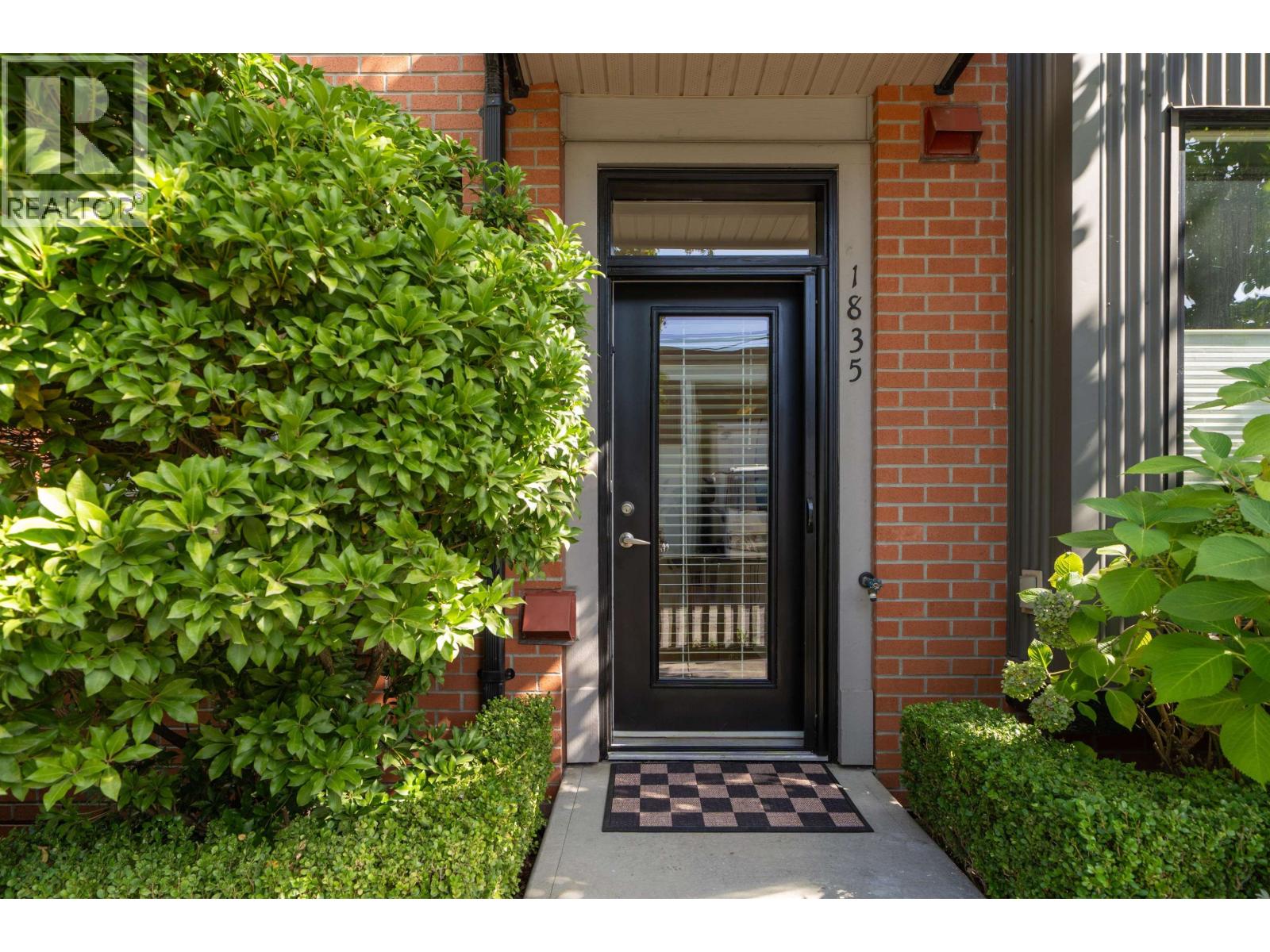 1835 Stainsbury Avenue, Vancouver, British Columbia V5N 2M6 - Photo 3 - R3165075