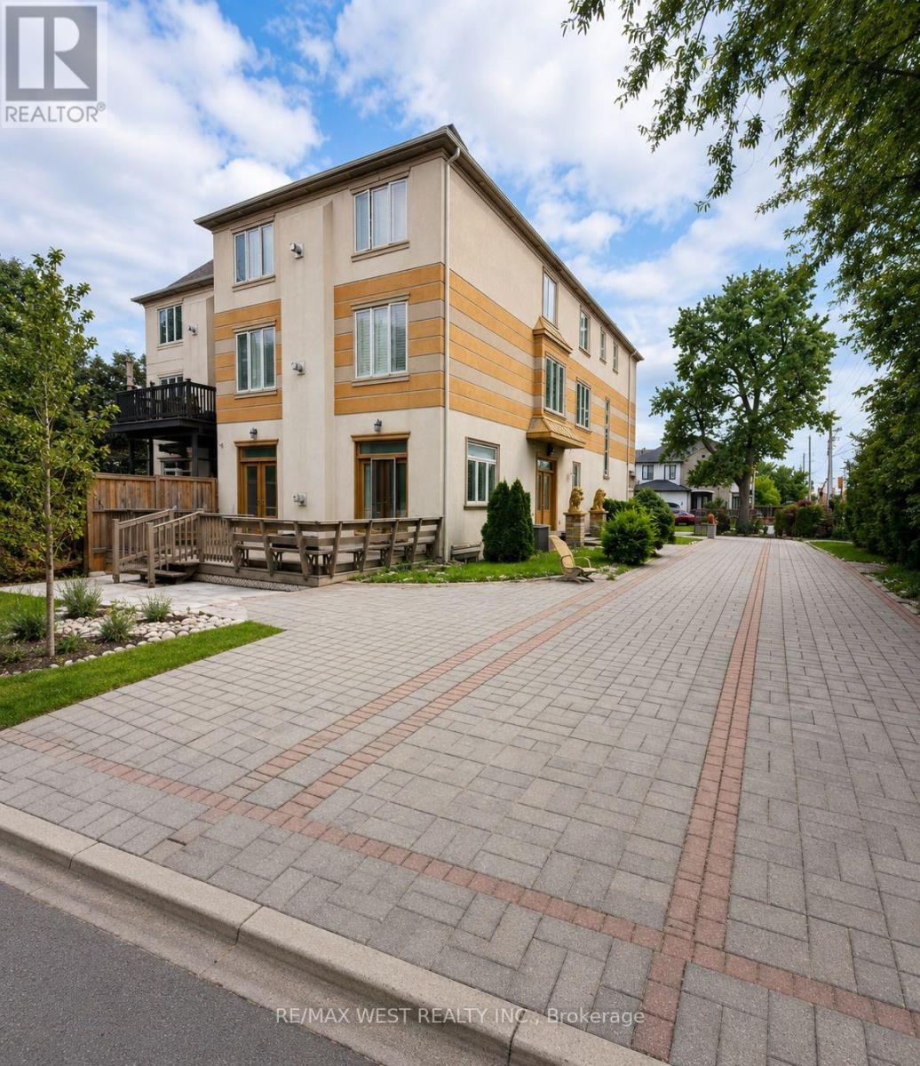 Main Floor - 83 Elm Avenue, Richmond Hill, Ontario  L4C 6K8 - Photo 3 - N13782062