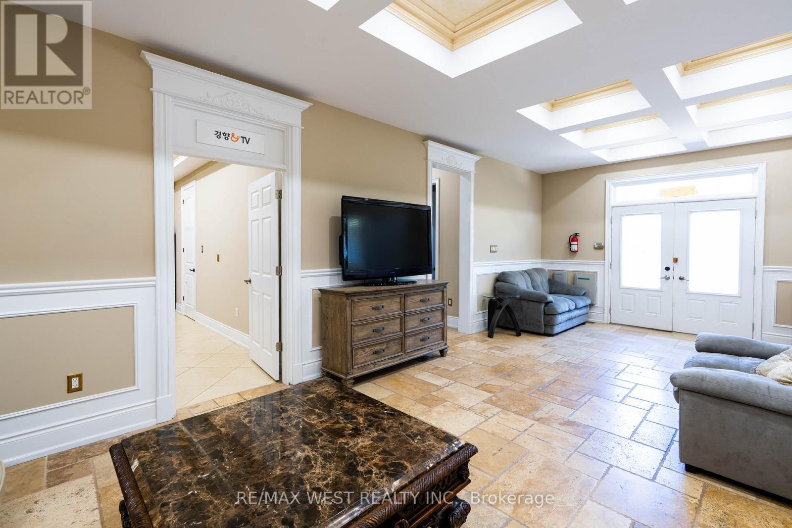 MAIN FLOOR - 83 ELM AVENUE