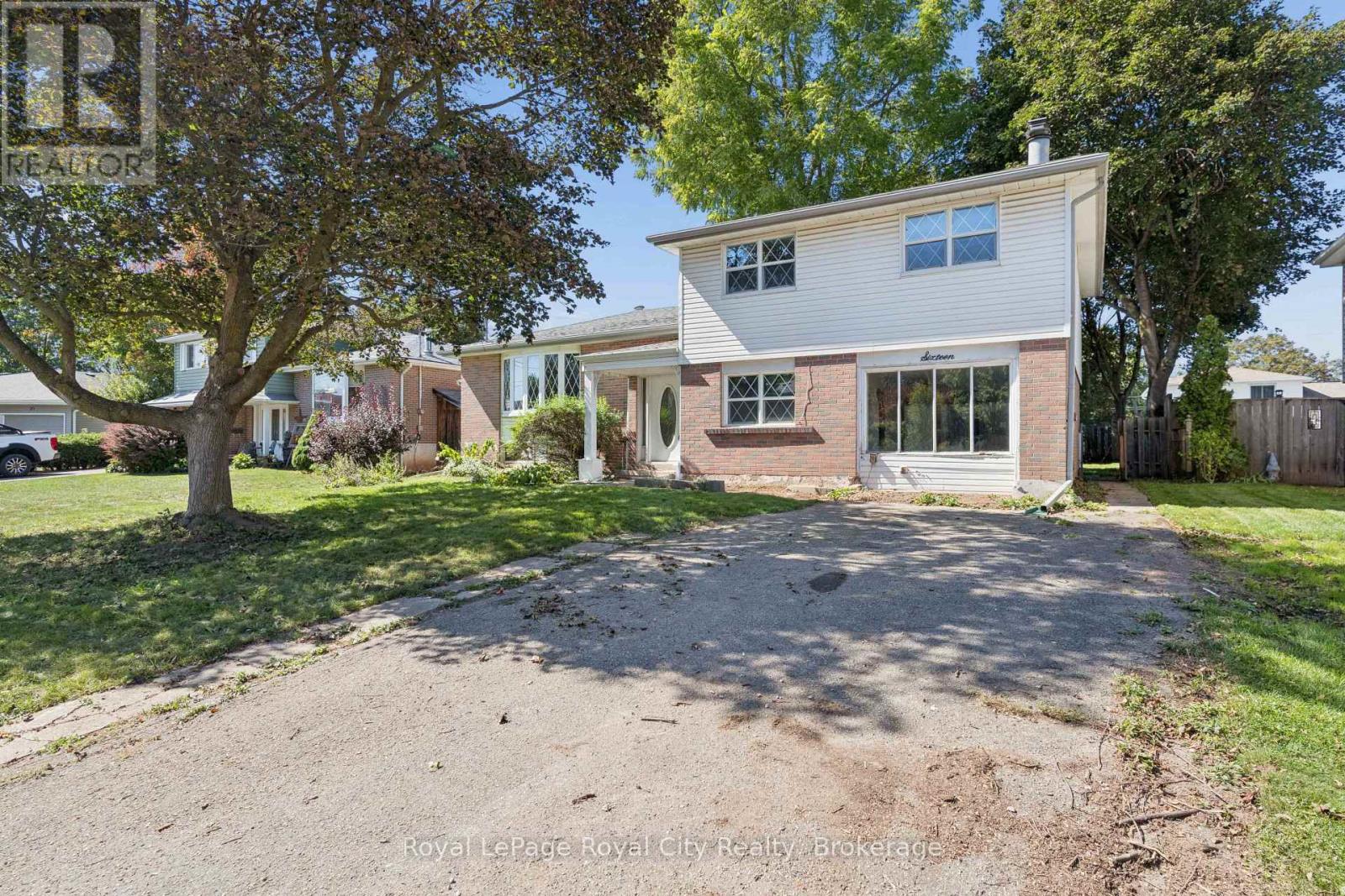 16 Heather Court, Halton Hills, Ontario  L7G 2R6 - Photo 2 - W13781946