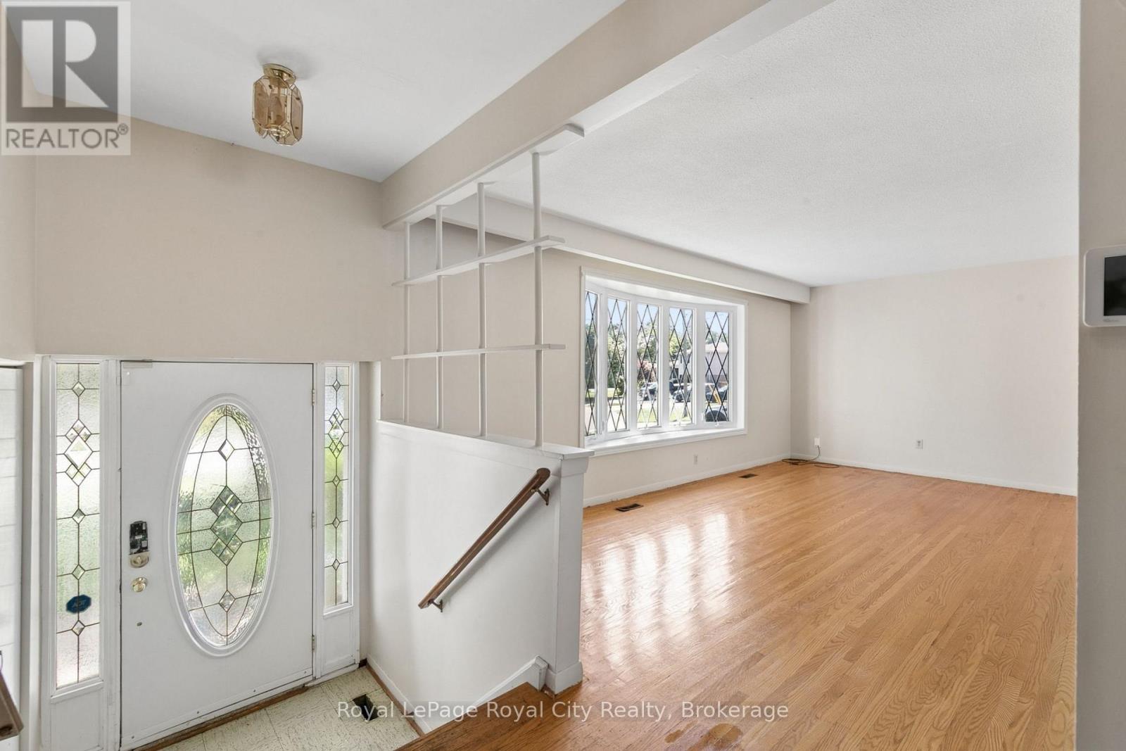16 Heather Court, Halton Hills, Ontario  L7G 2R6 - Photo 3 - W13781946