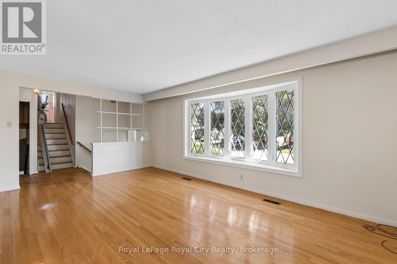 16 Heather Court, Halton Hills, Ontario  L7G 2R6 - Photo 6 - W13781946