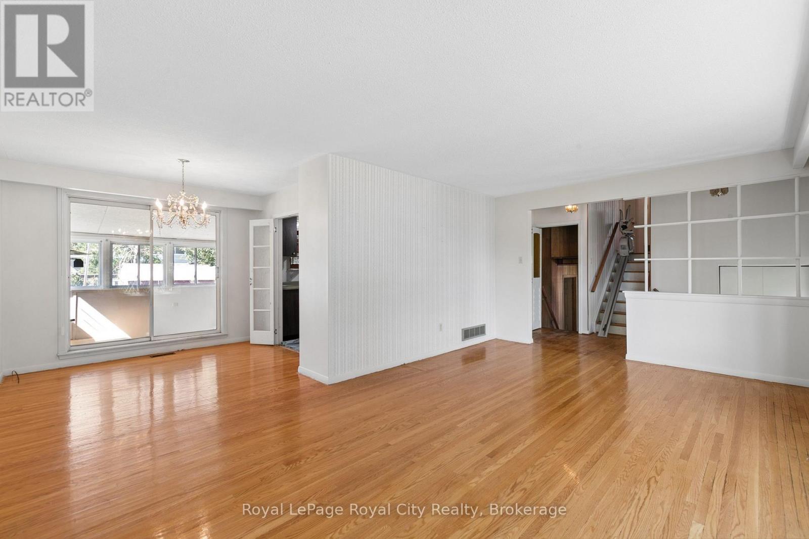 16 Heather Court, Halton Hills, Ontario  L7G 2R6 - Photo 7 - W13781946