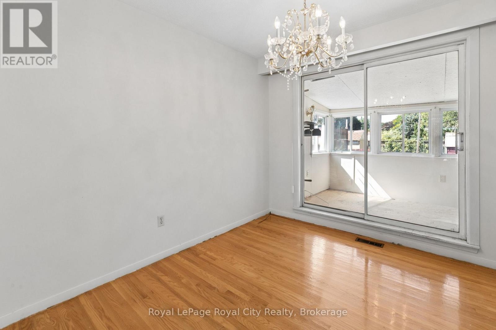 16 Heather Court, Halton Hills, Ontario  L7G 2R6 - Photo 8 - W13781946