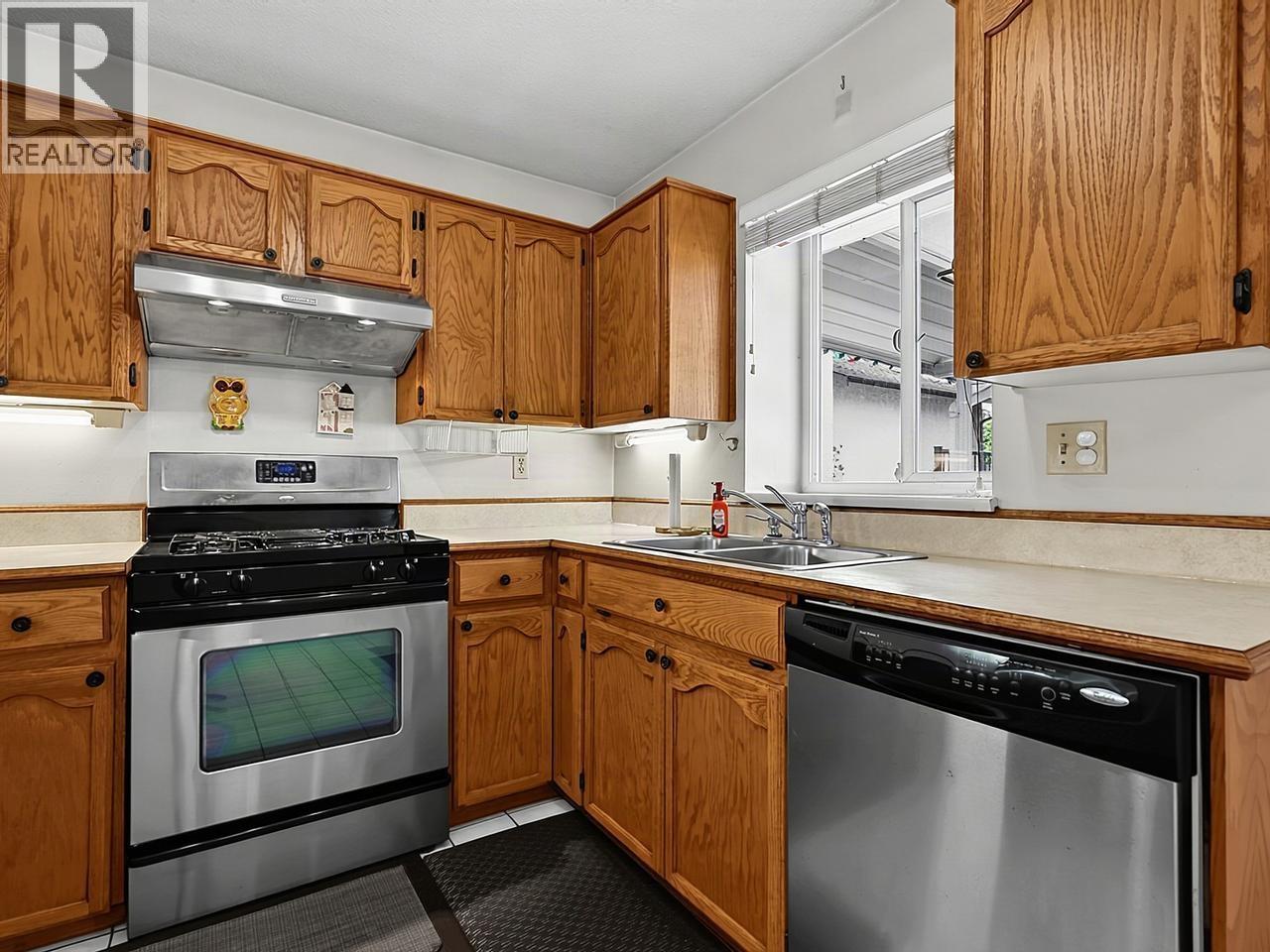 1609 Sixth Avenue, New Westminster, British Columbia  V3M 2C8 - Photo 2 - R3165047