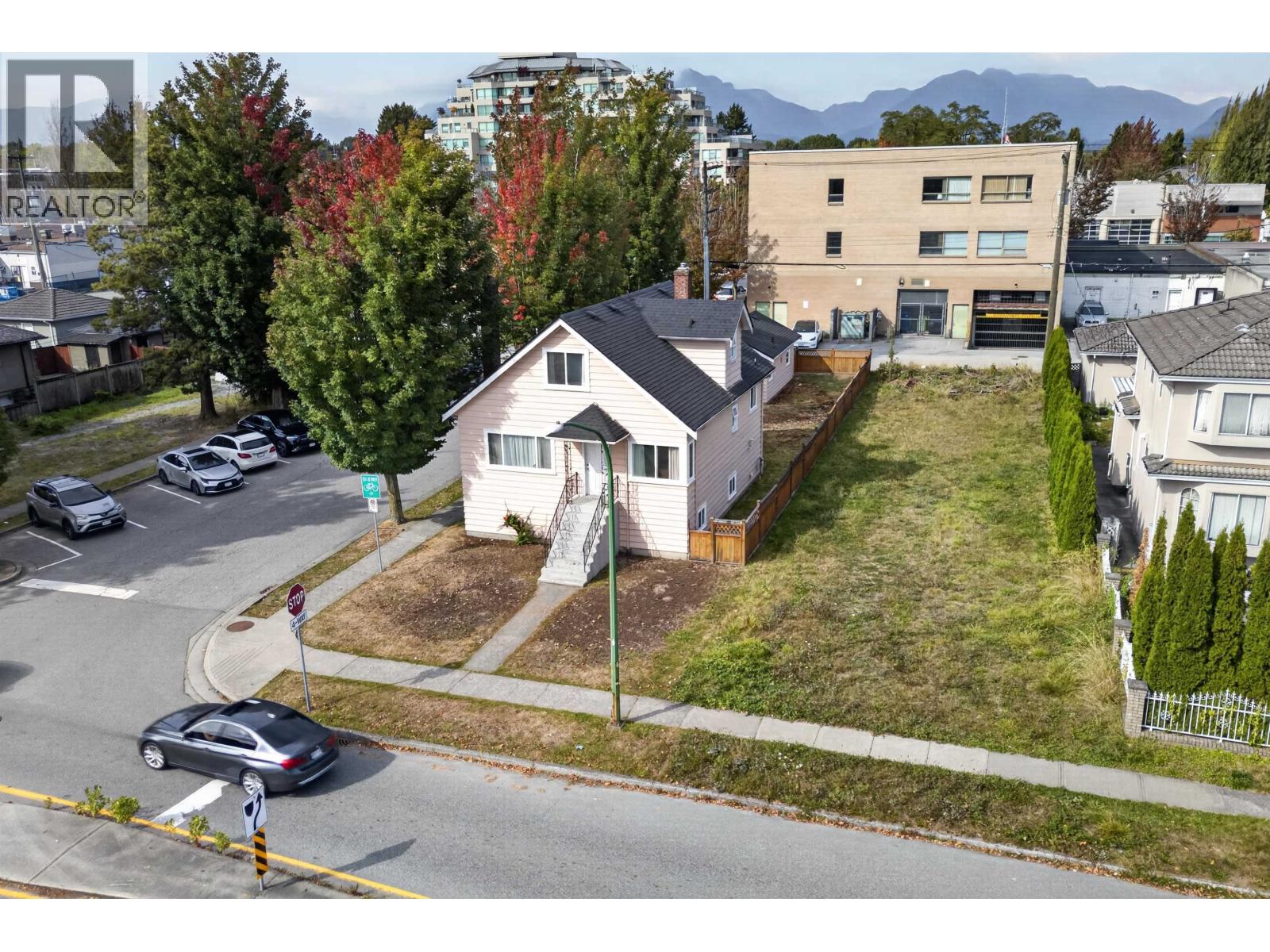 4205 Pender Street, Burnaby, British Columbia  V5C 2M4 - Photo 2 - R3165057