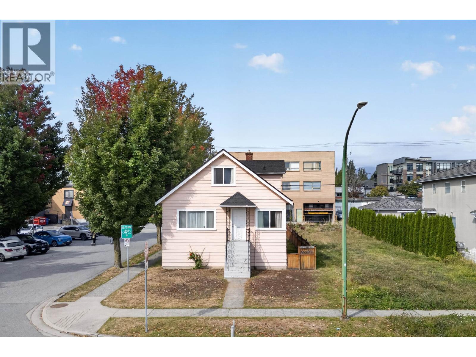 4205 Pender Street, Burnaby, British Columbia  V5C 2M4 - Photo 3 - R3165057