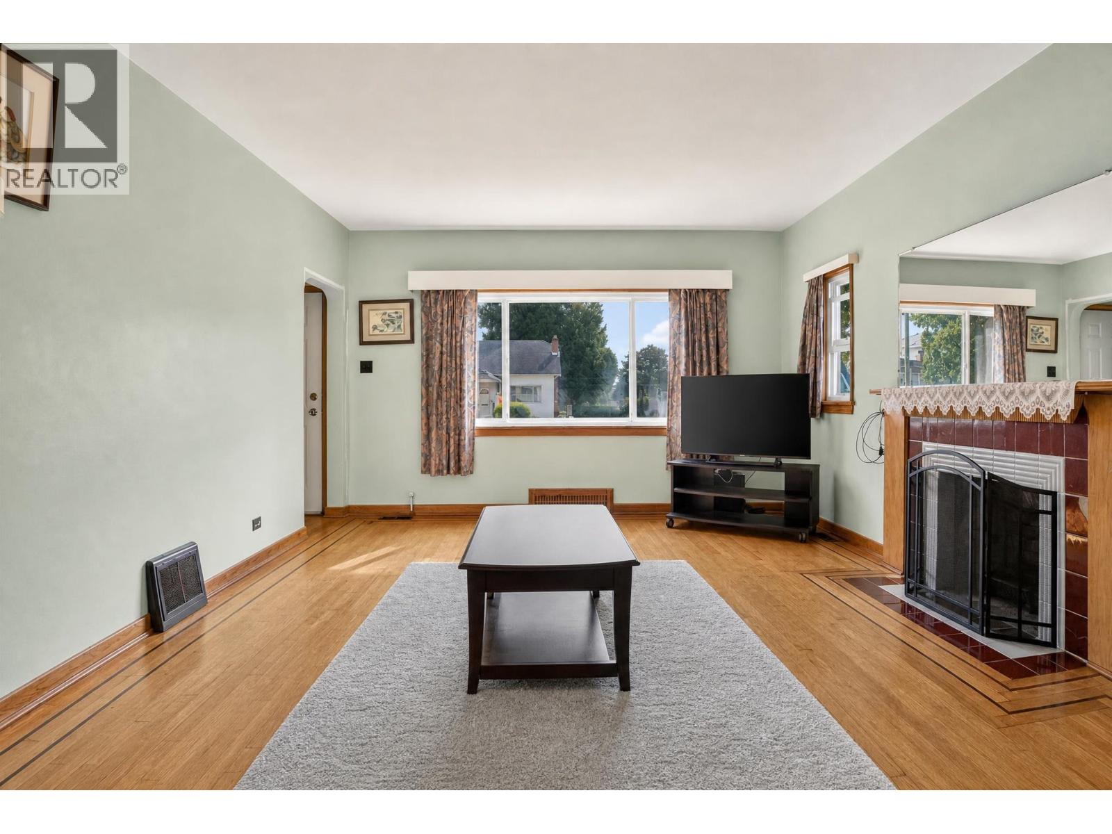 4205 Pender Street, Burnaby, British Columbia  V5C 2M4 - Photo 9 - R3165057