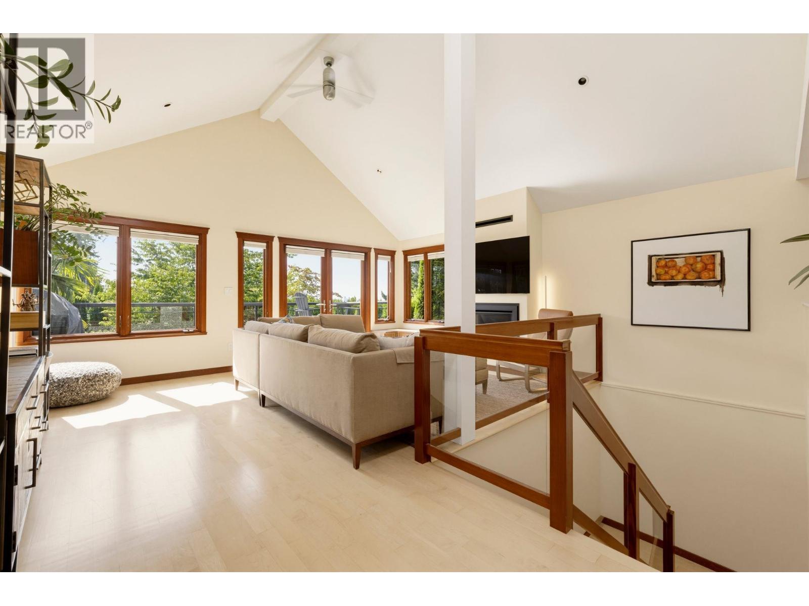 141 E Windsor Road, North Vancouver, British Columbia  V7N 1J9 - Photo 4 - R3165061