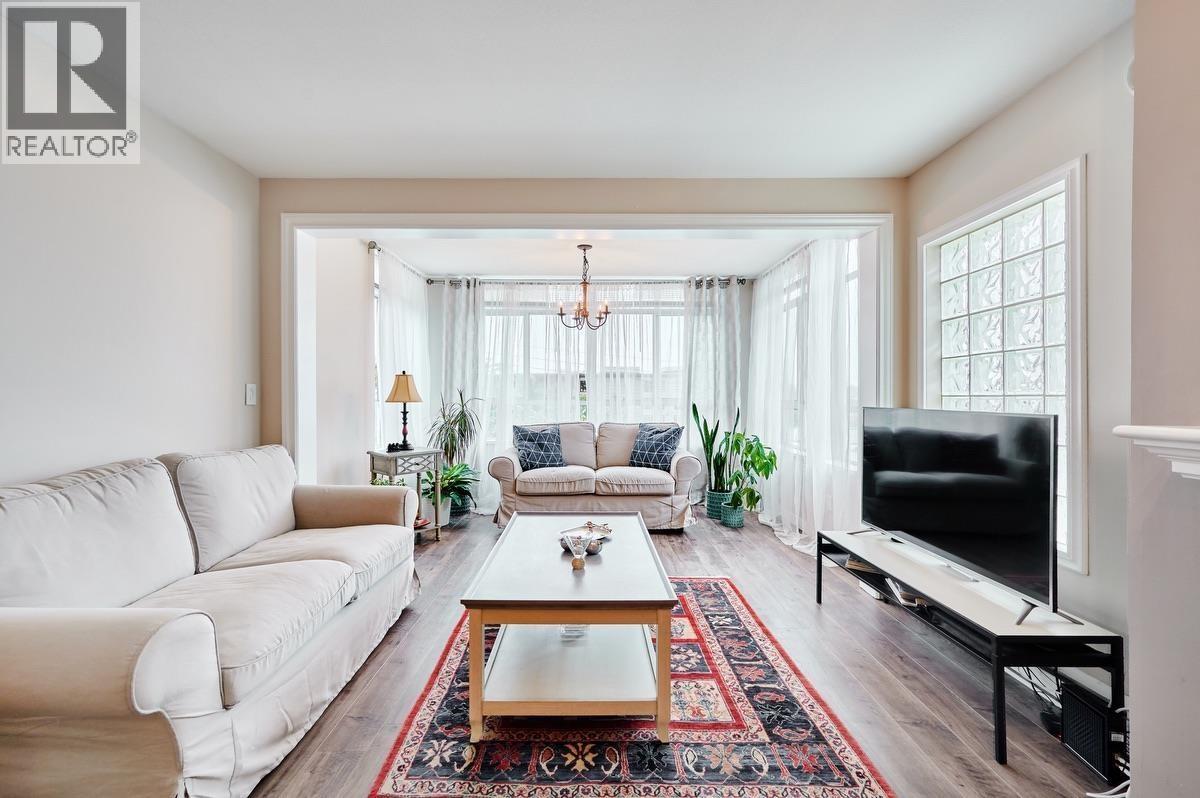 307 855 W 16TH STREET, north vancouver, British Columbia