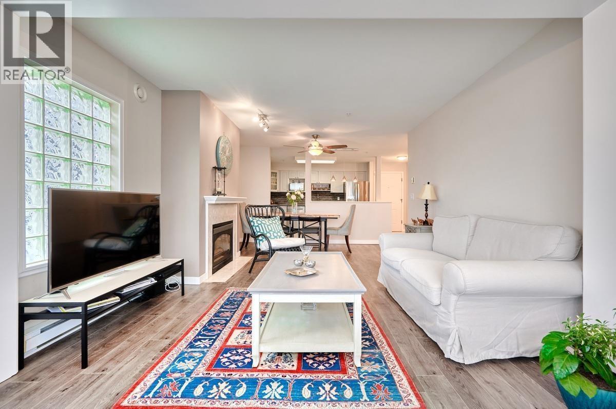 307 855 W 16th Street, North Vancouver, British Columbia  V7P 1R2 - Photo 3 - R3165092