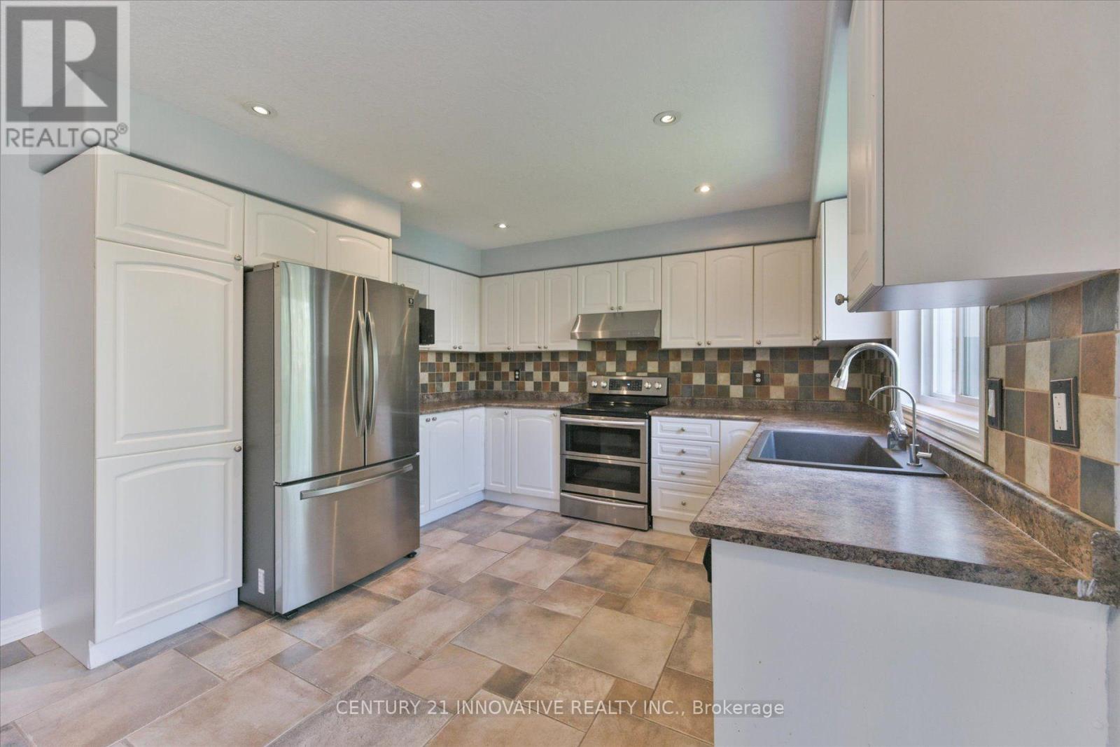 28 Empire Drive, Barrie (Innis-Shore), Ontario  L4N 0Y9 - Photo 10 - S13781996