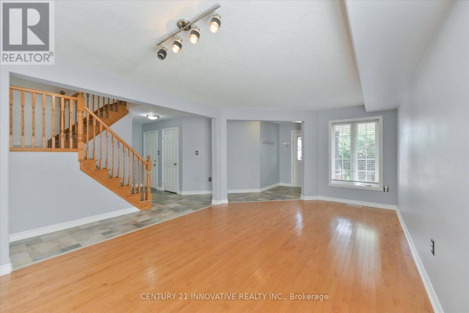 28 Empire Drive, Barrie (Innis-Shore), Ontario  L4N 0Y9 - Photo 4 - S13781996