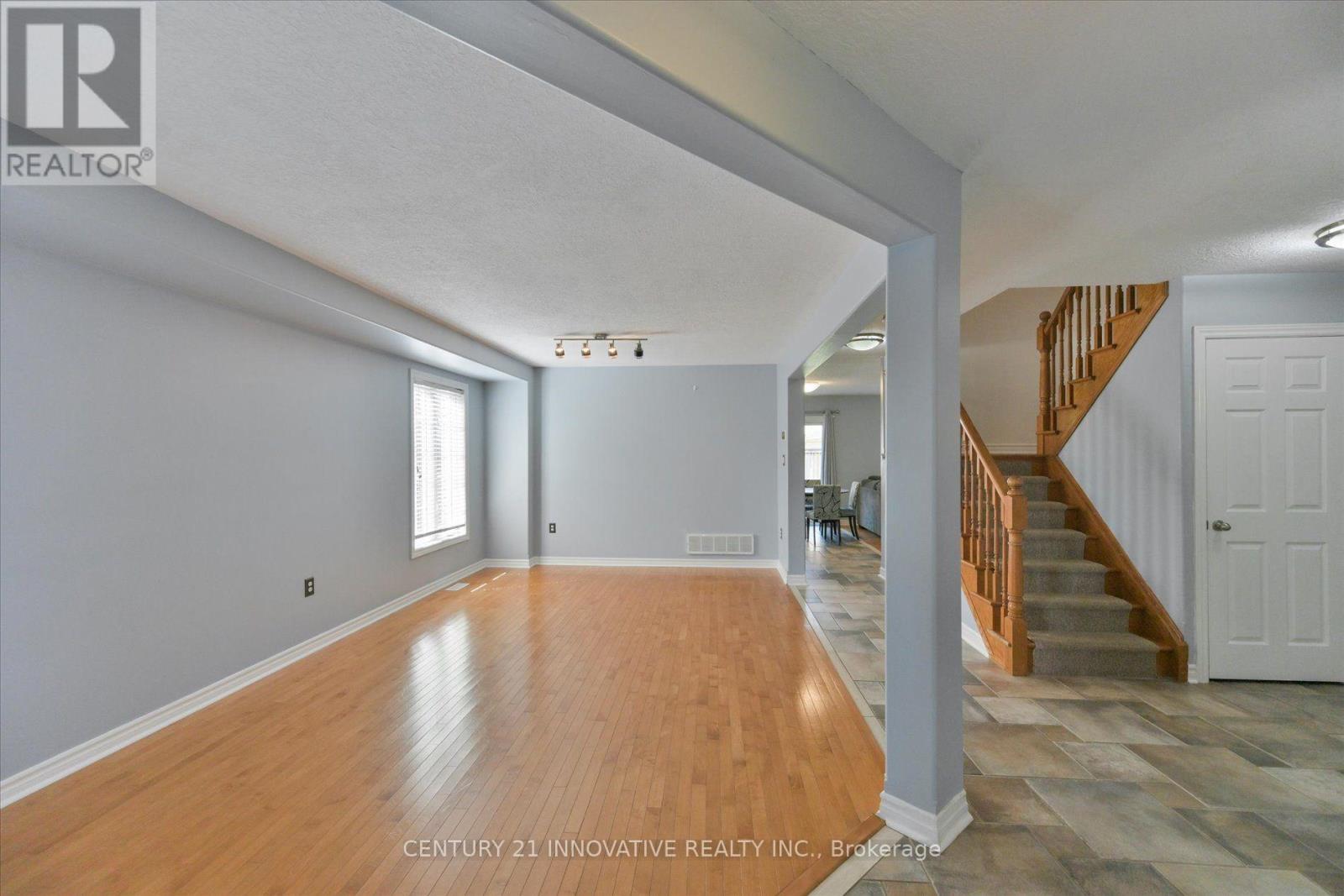 28 Empire Drive, Barrie (Innis-Shore), Ontario  L4N 0Y9 - Photo 5 - S13781996