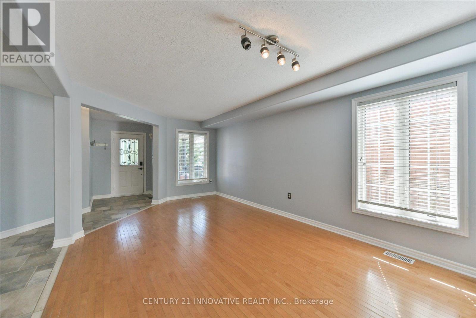 28 Empire Drive, Barrie (Innis-Shore), Ontario  L4N 0Y9 - Photo 6 - S13781996
