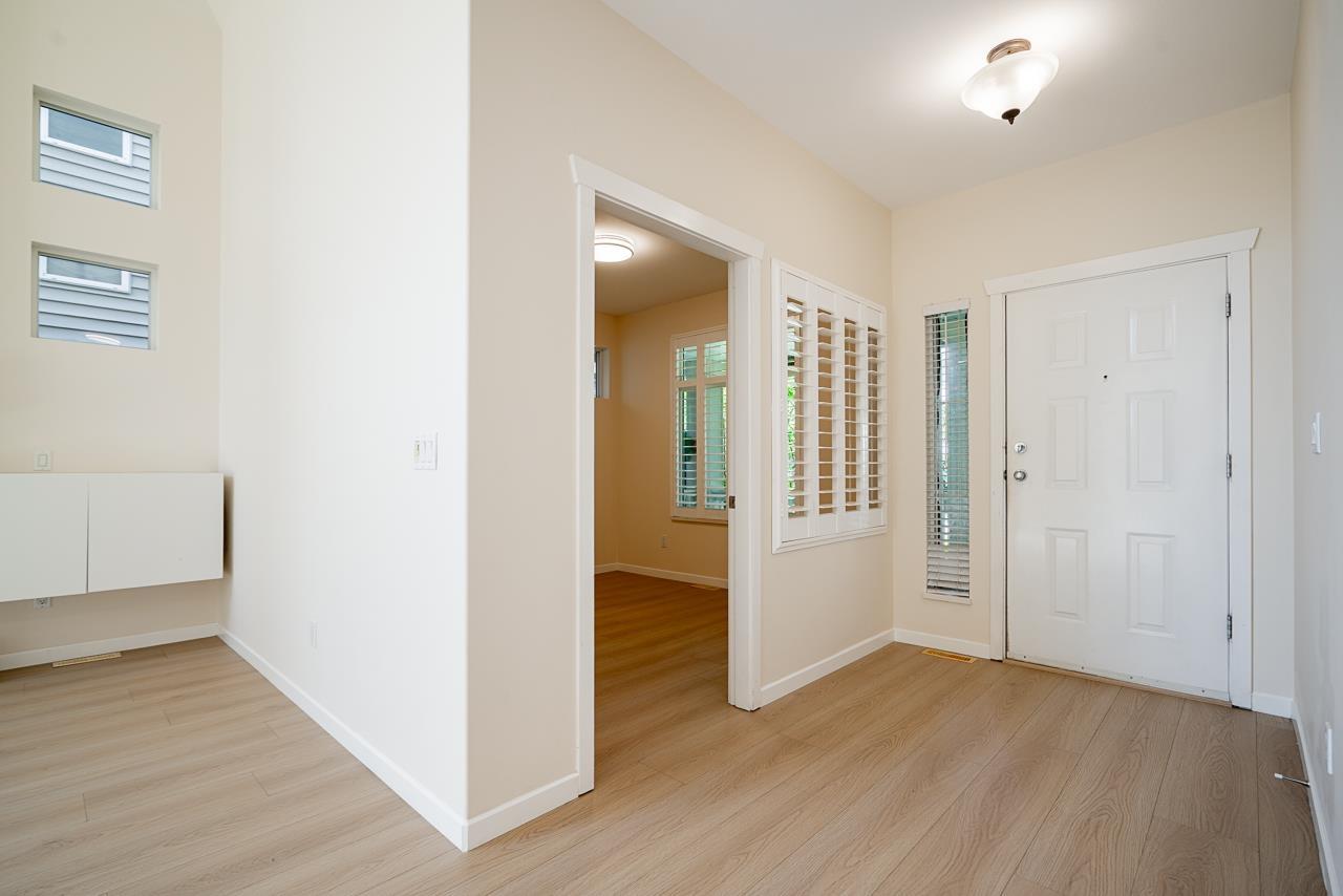 20182 70 Avenue, Langley, British Columbia  V2Y 2Y1 - Photo 2 - R3165078