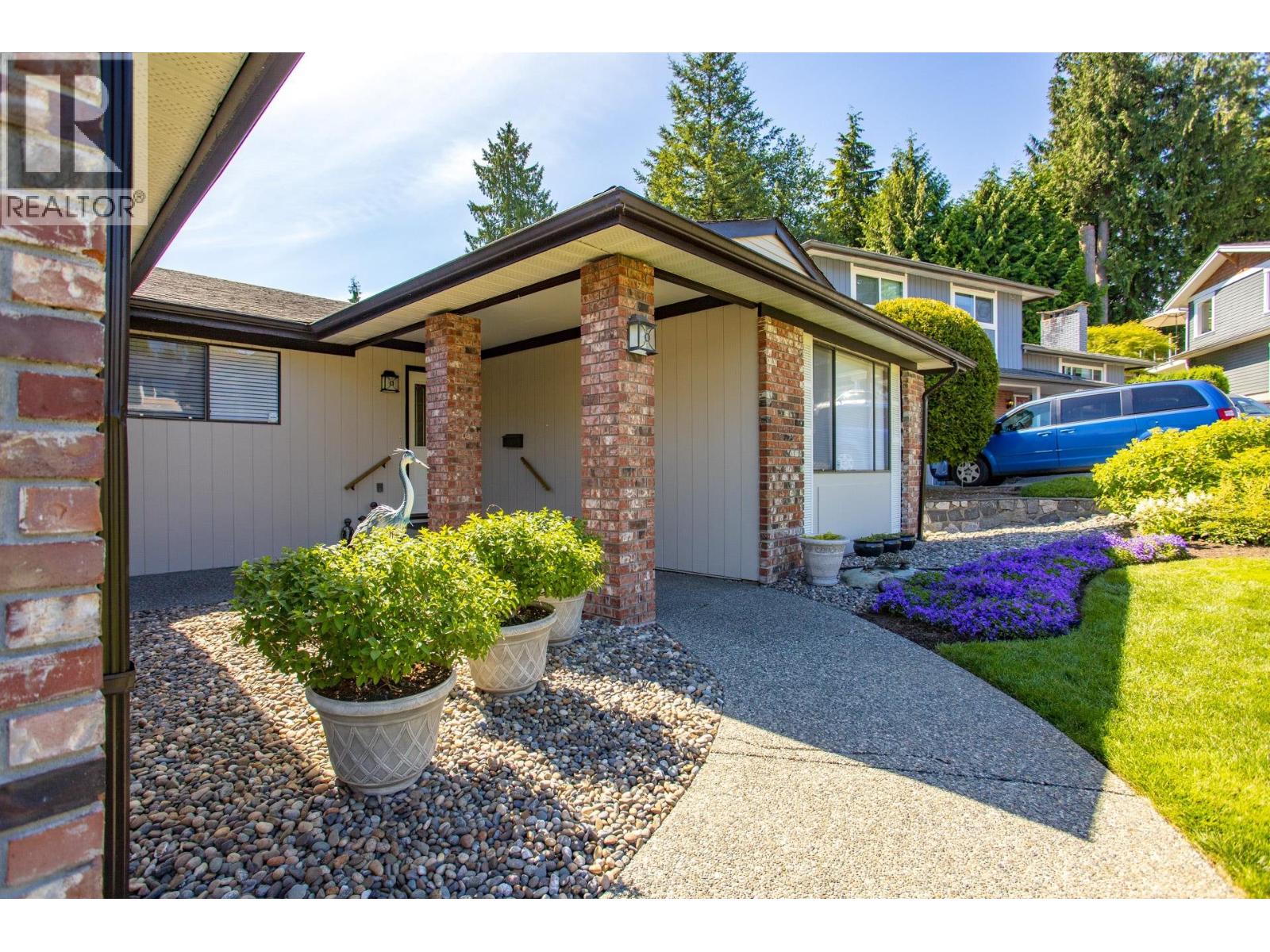 2802 Pilot Drive, Coquitlam, British Columbia  V3C 3T4 - Photo 2 - R3164951