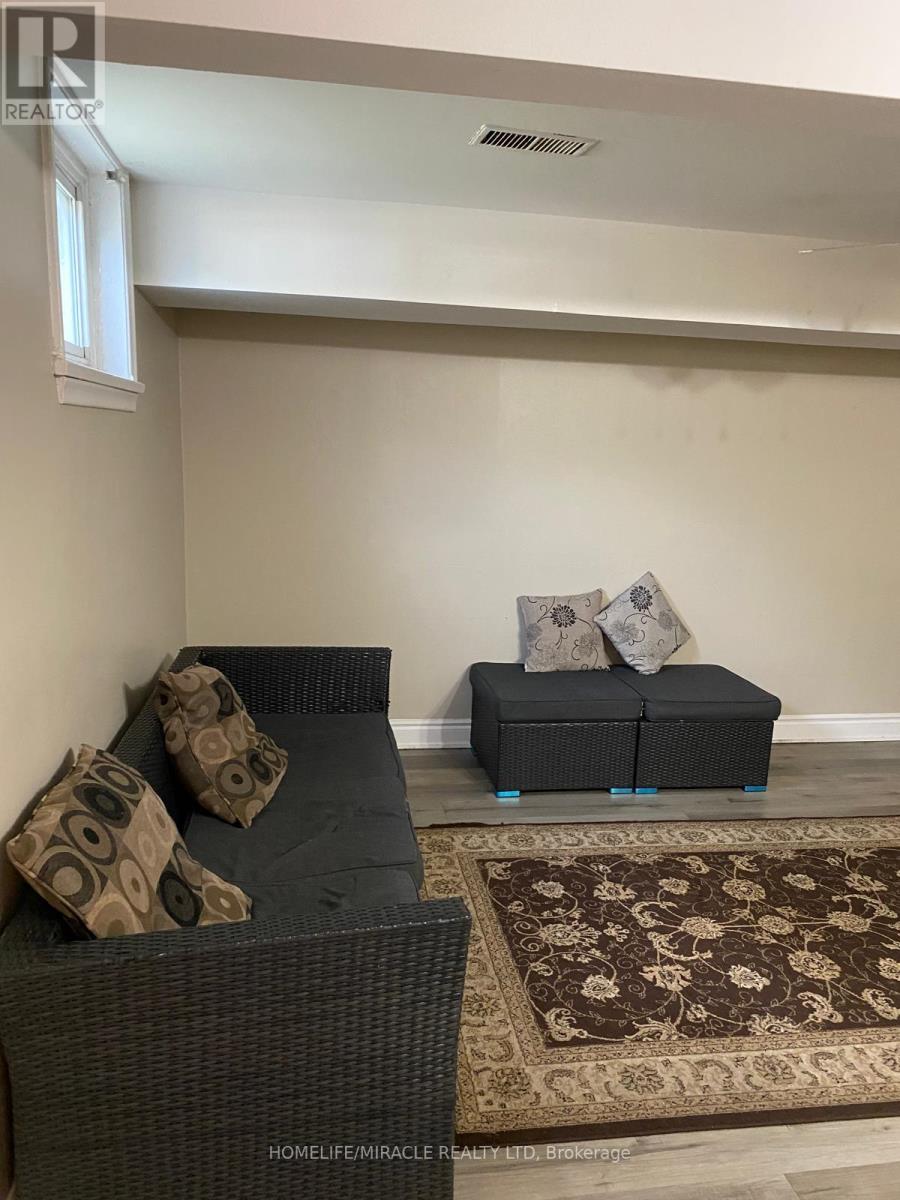 43 Corby Crescent, Brampton, Ontario  L6Y 1H3 - Photo 5 - W13697662