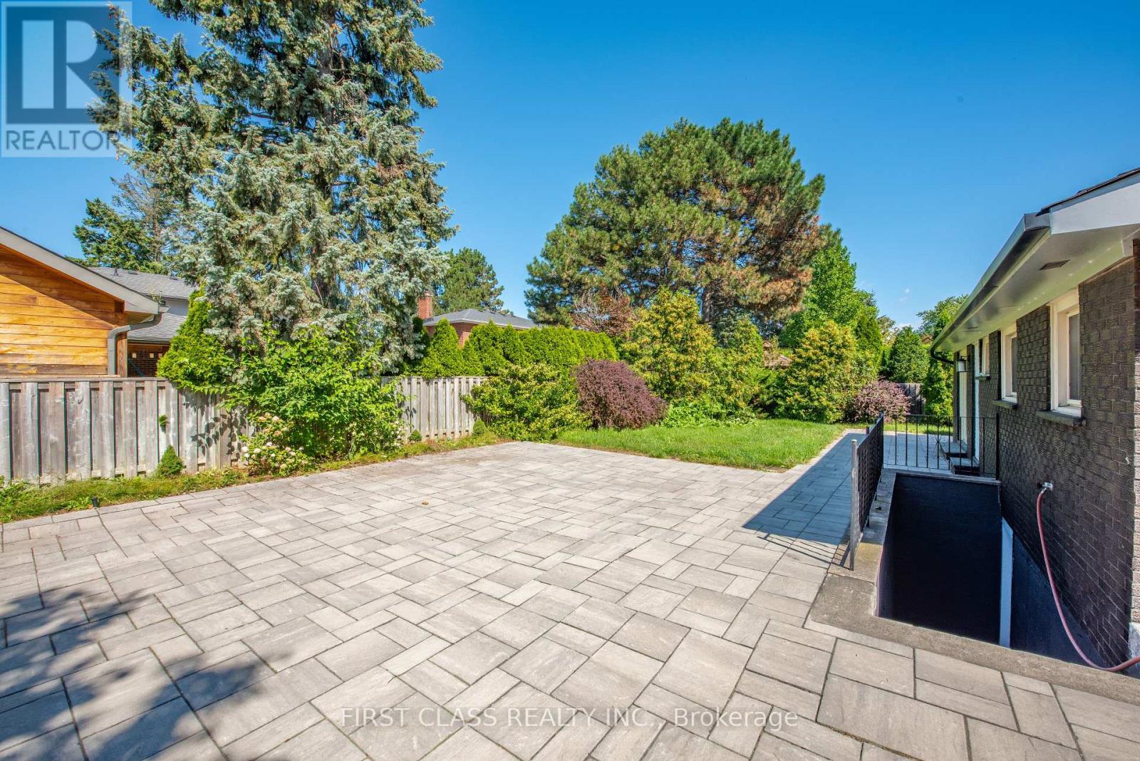 479 Isabella Avenue, Mississauga, Ontario  L5B 2G4 - Photo 3 - W13779380
