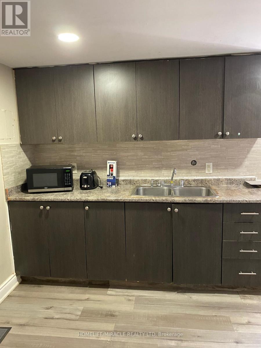 43 Corby Crescent, Brampton, Ontario  L6Y 1H3 - Photo 10 - W13697662