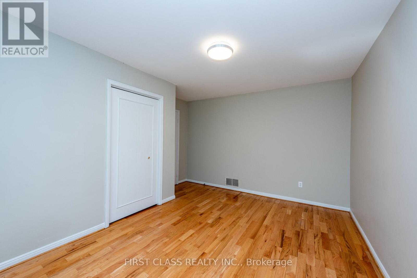 479 Isabella Avenue, Mississauga, Ontario  L5B 2G4 - Photo 12 - W13779380