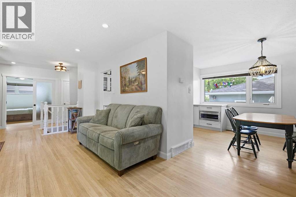 23 Winslow Crescent Sw, Calgary, Alberta  T3C 2R2 - Photo 8 - A2343499
