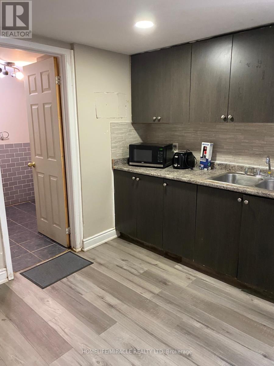 43 Corby Crescent, Brampton, Ontario  L6Y 1H3 - Photo 11 - W13697662