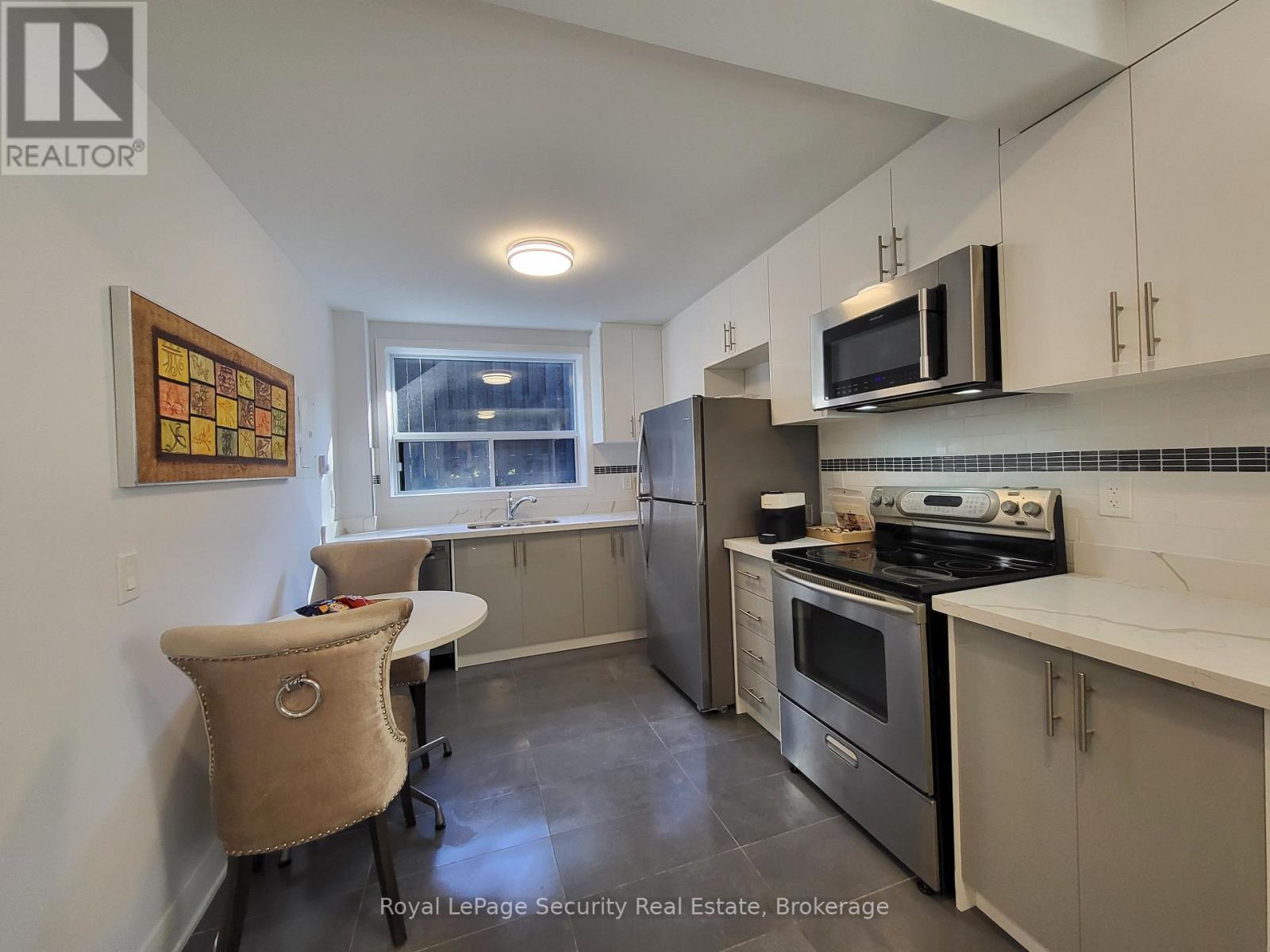 2 - 328 Lakeshore Road, Mississauga, Ontario  L5G 1H4 - Photo 3 - W13769716